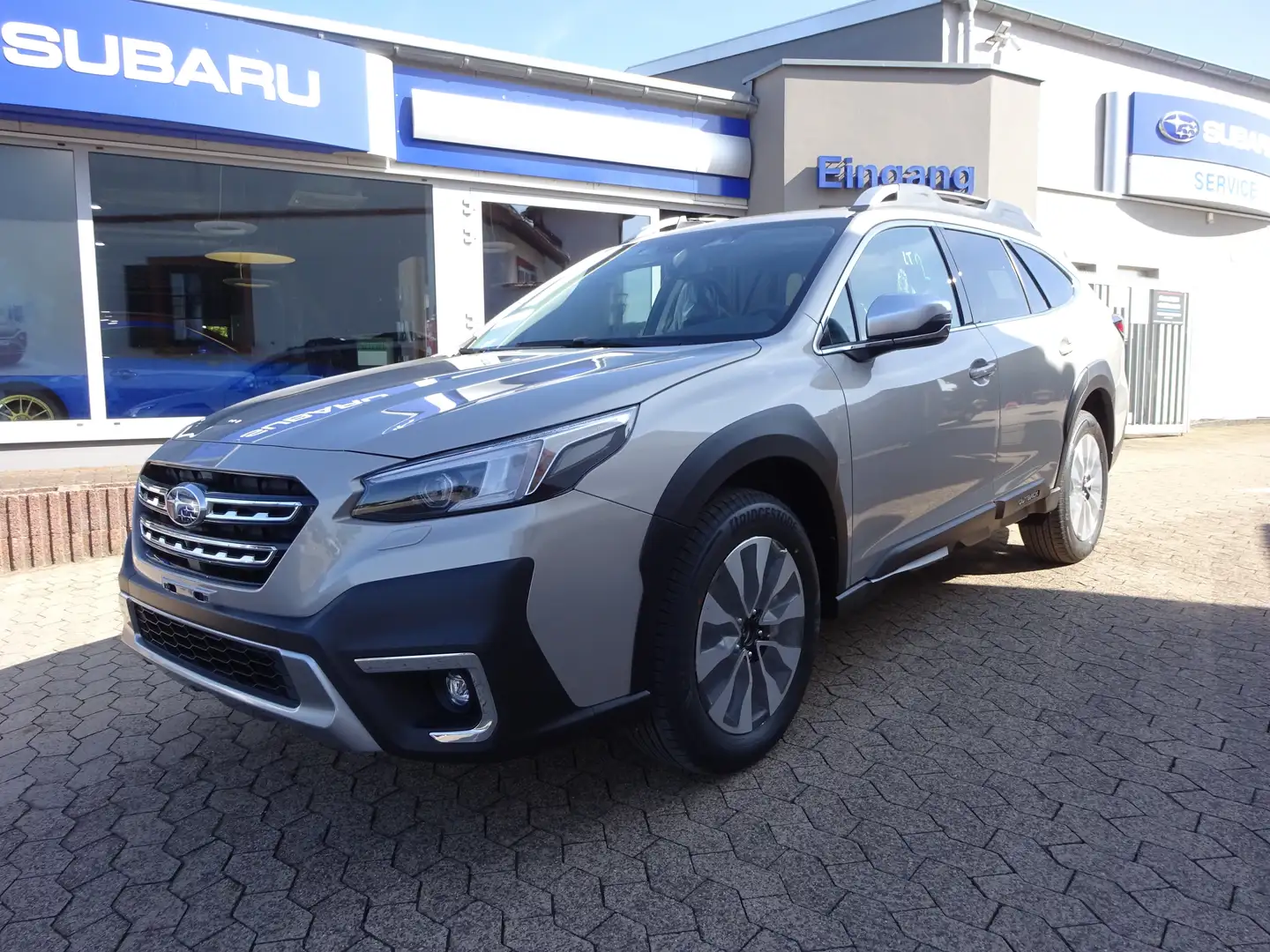 Subaru OUTBACK 2.5i Platinum 2025 Modell Gold - 1
