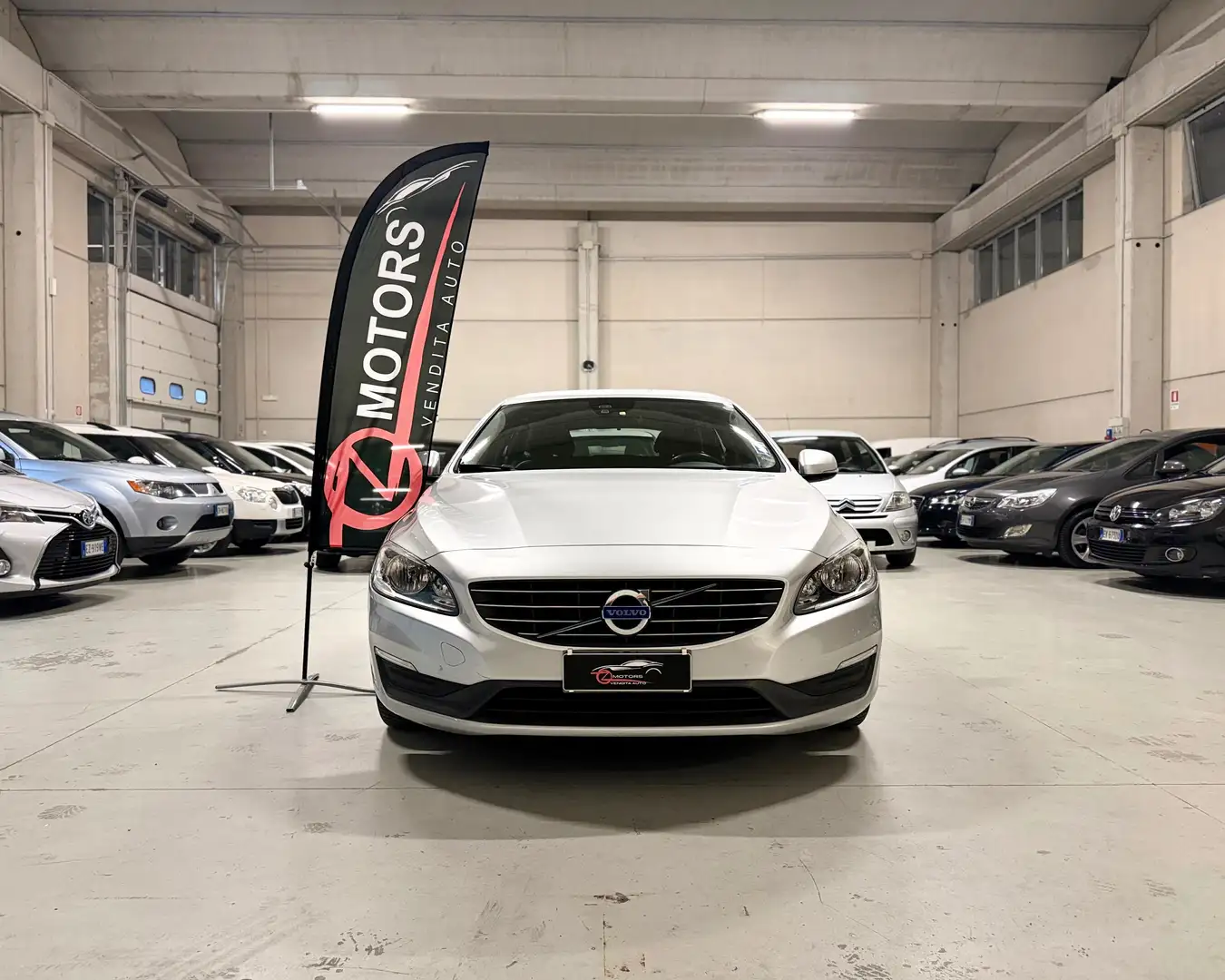 Volvo V60 V60  2.0 d3 Kinetic geartronic AUTOMATICA Grijs - 1