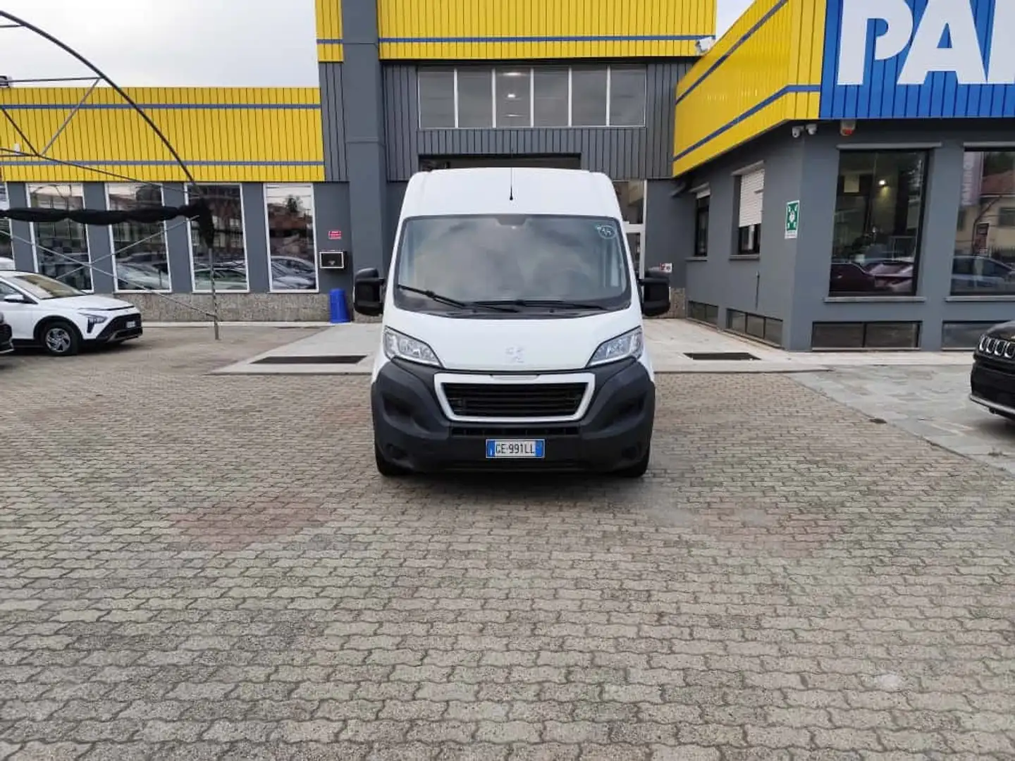 Peugeot Boxer 330 2.2 bluehdi 140cv S&S L2H2 Weiß - 2
