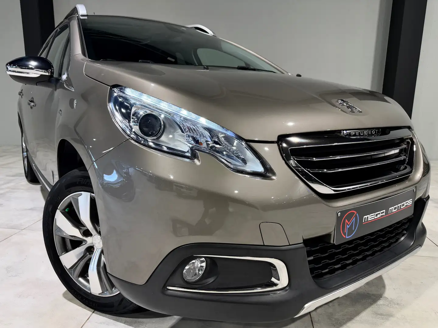 Peugeot 2008 1.6 BlueHDi 100CV !! 63.000KM !! T.PANO CUiR CLiM+ Gris - 1
