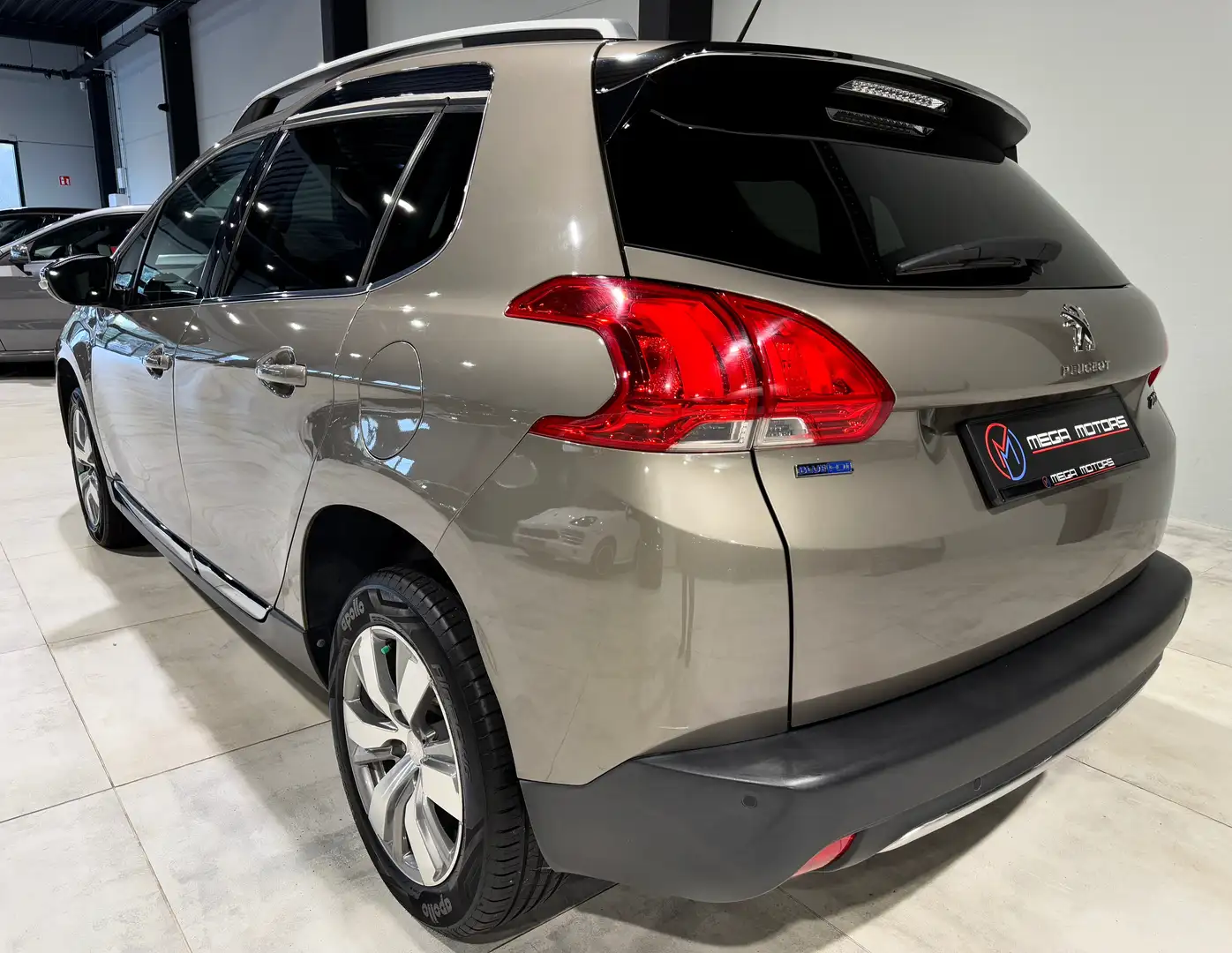 Peugeot 2008 1.6 BlueHDi 100CV !! 63.000KM !! T.PANO CUiR CLiM+ Gris - 2