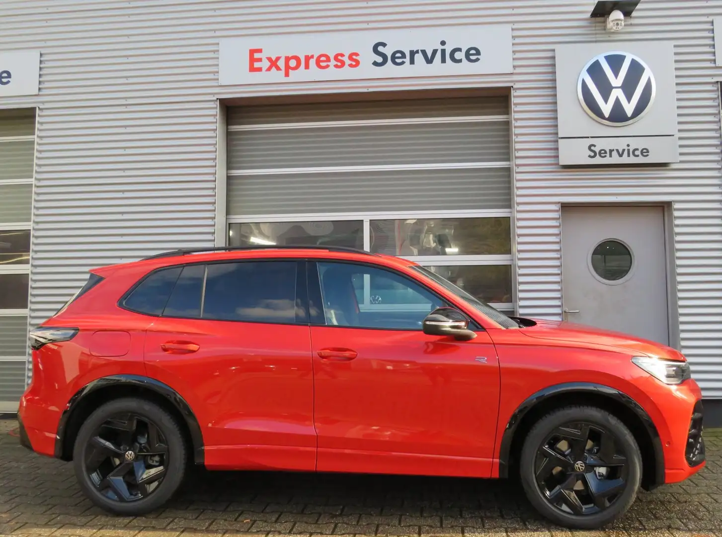 Volkswagen Tiguan 1.5 eTSI DSG R-Line/Navi/Kamera/App-Connect/20Zoll Rood - 1