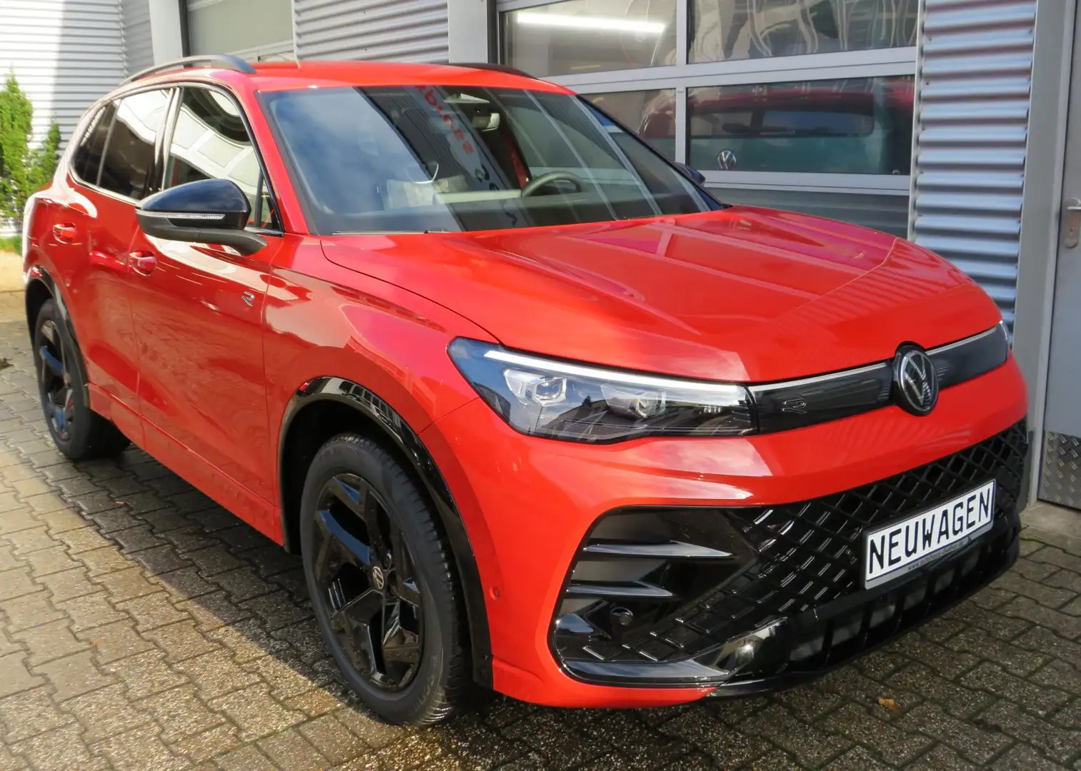 Volkswagen Tiguan 1.5 eTSI DSG R-Line/Navi/Kamera/App-Connect/20Zoll Rood - 2