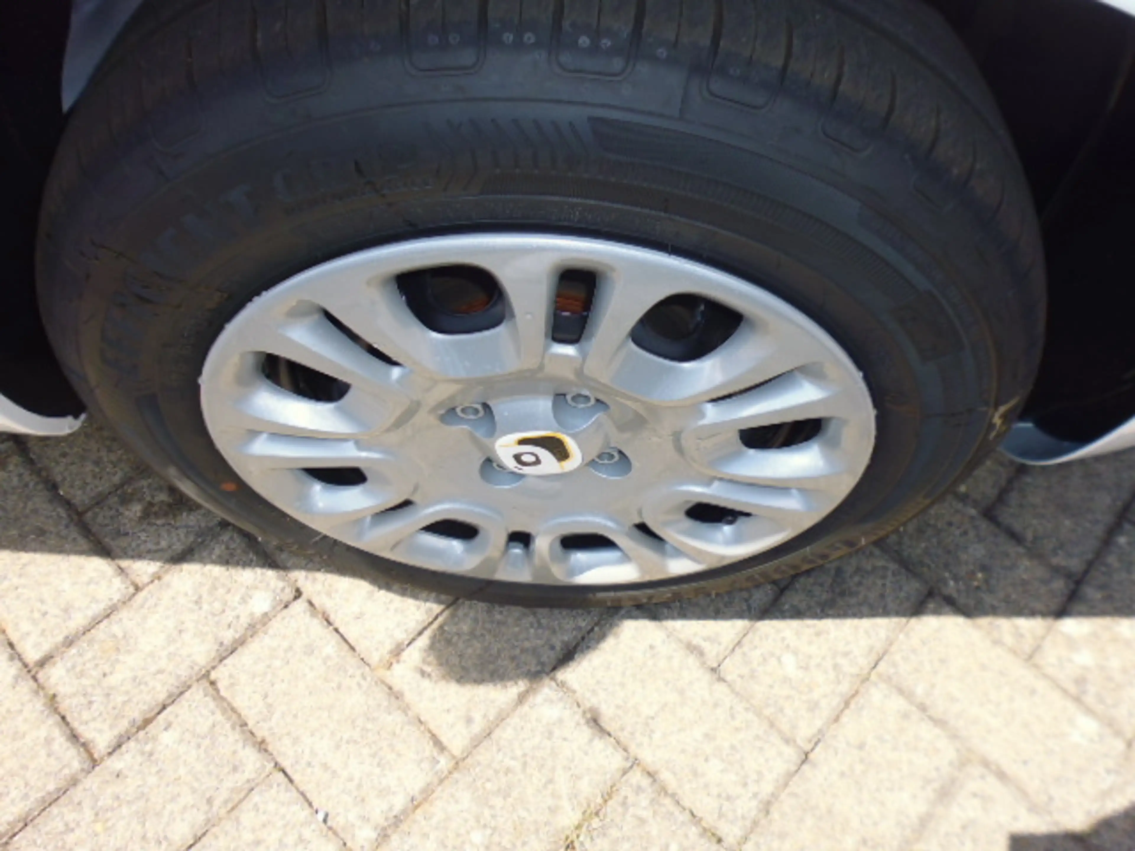 Fiat Pandina 1.0 GSE Hybrid 48 kW Icon in weiß und blau verfügbar — photo 5
