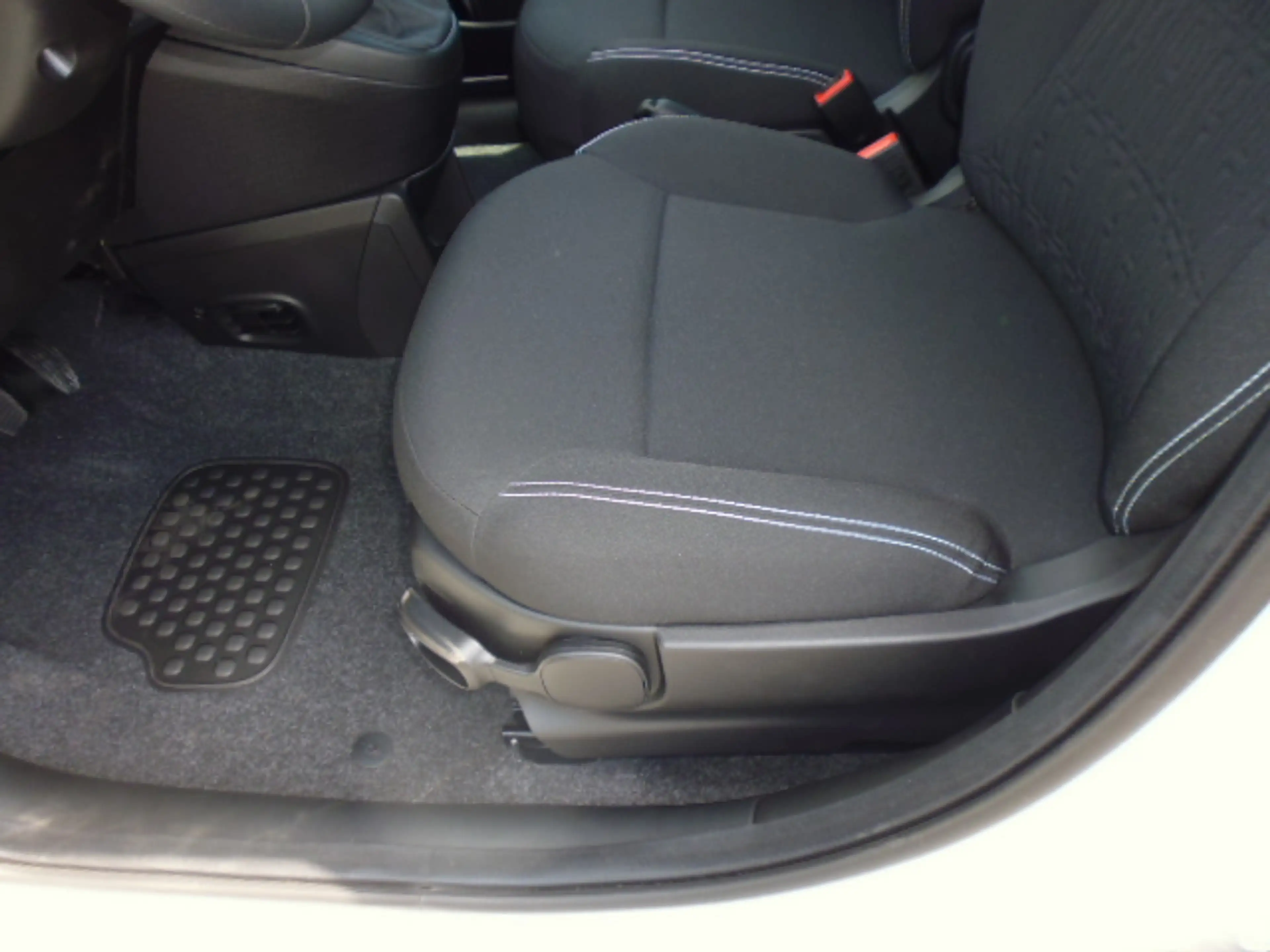 Fiat Pandina 1.0 GSE Hybrid 48 kW Icon in weiß und blau verfügbar — photo 12