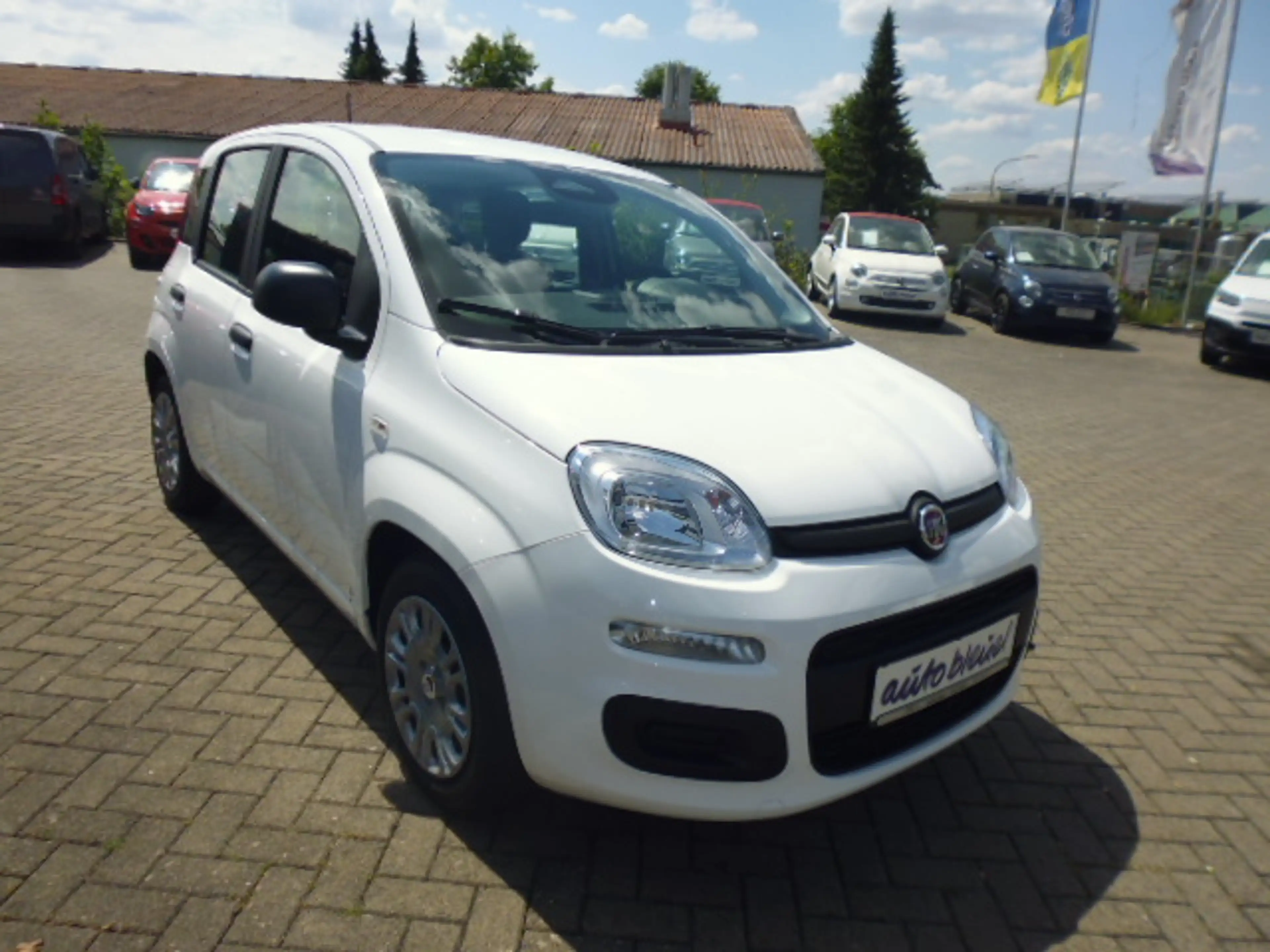Fiat Pandina 1.0 GSE Hybrid 48 kW Icon in weiß und blau verfügbar — photo 4