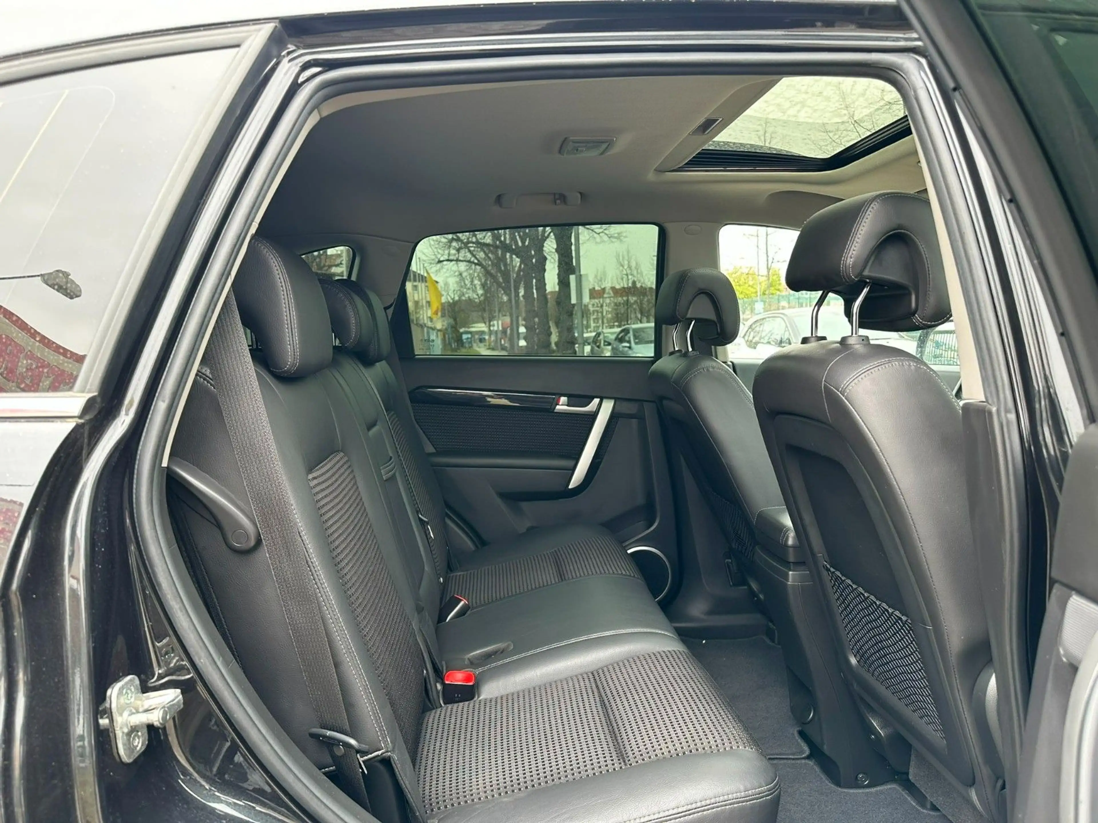 Chevrolet Captiva 2.4 LT 7-Sitzer — photo 12