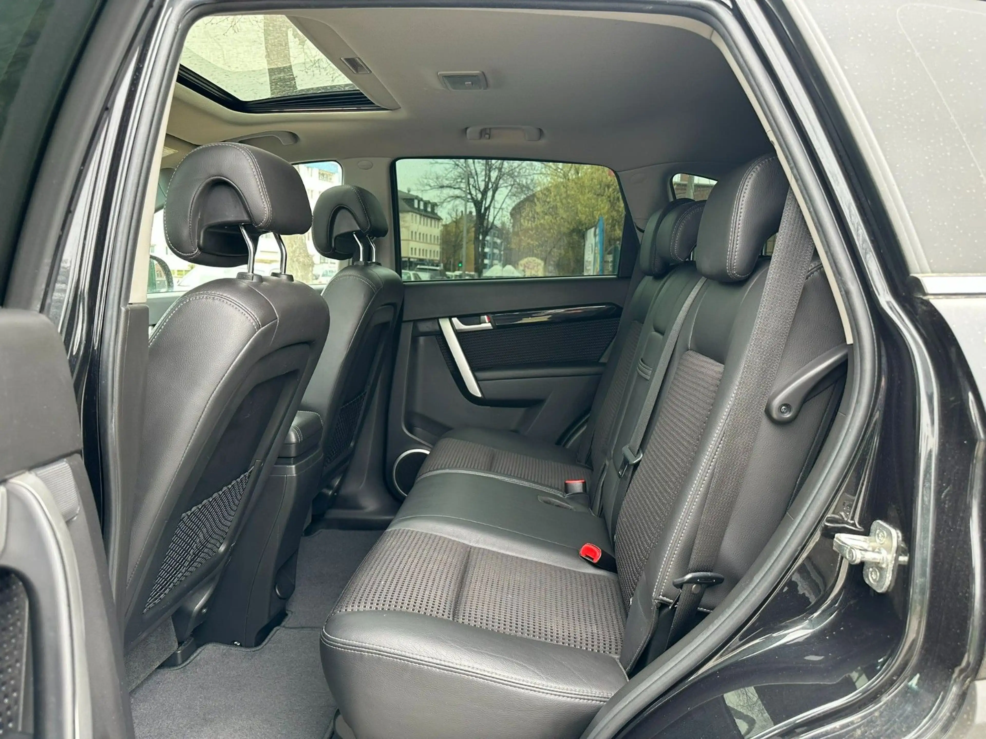 Chevrolet Captiva 2.4 LT 7-Sitzer — photo 13