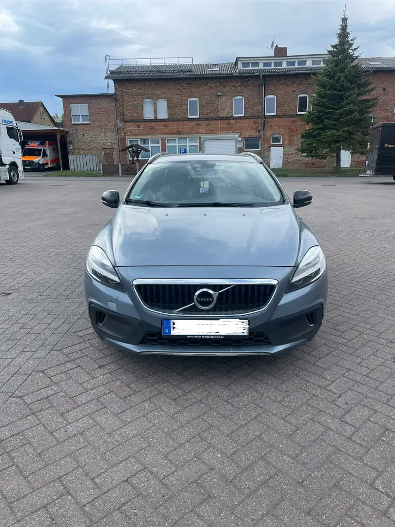 Volvo V40 Momentum Blau - 1