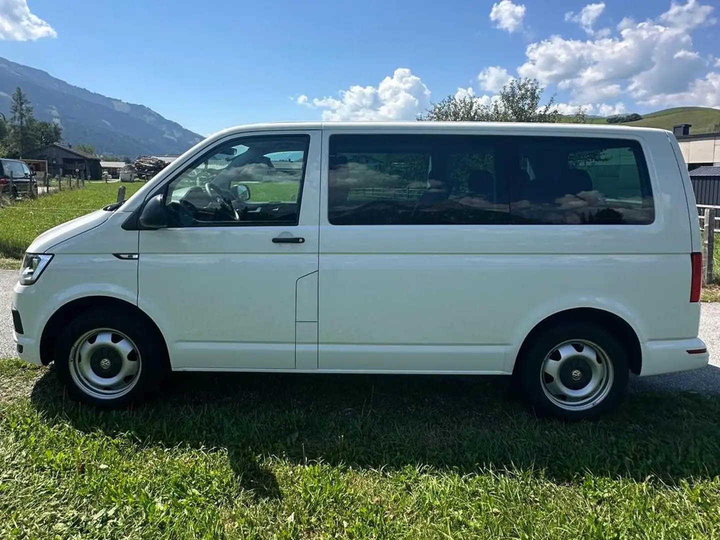 Volkswagen T6 Multivan Multivan Trendline 2,0 TDI 4Motion BMT Trendline Weiß - 2