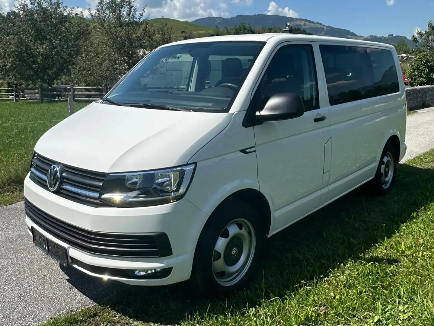 Volkswagen T6 Multivan Multivan Trendline 2,0 TDI 4Motion BMT Trendline Weiß - 1