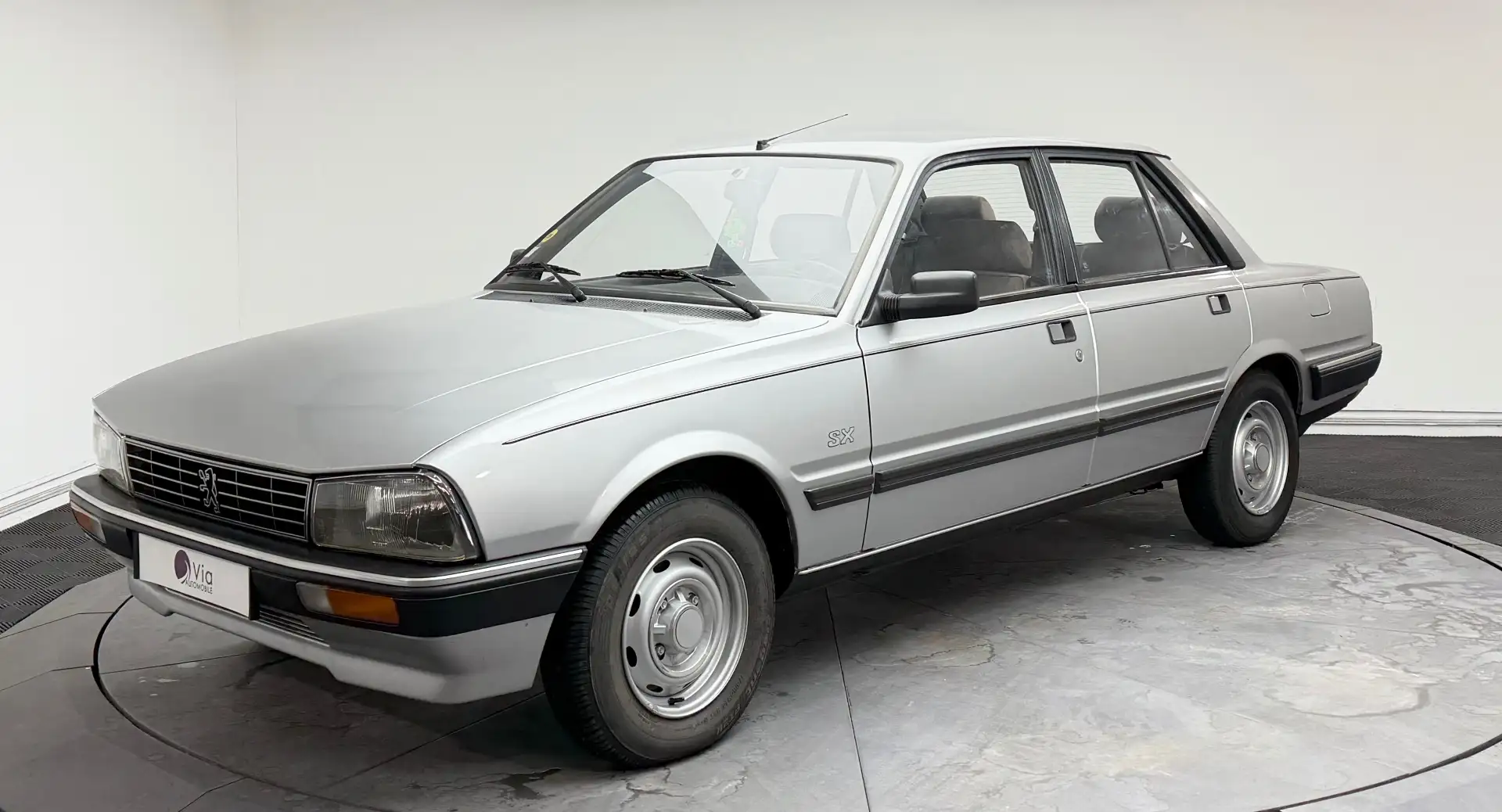 Peugeot 505 SXD 2.5d 75ch - Attelage - CG collection FFVE Grau - 1