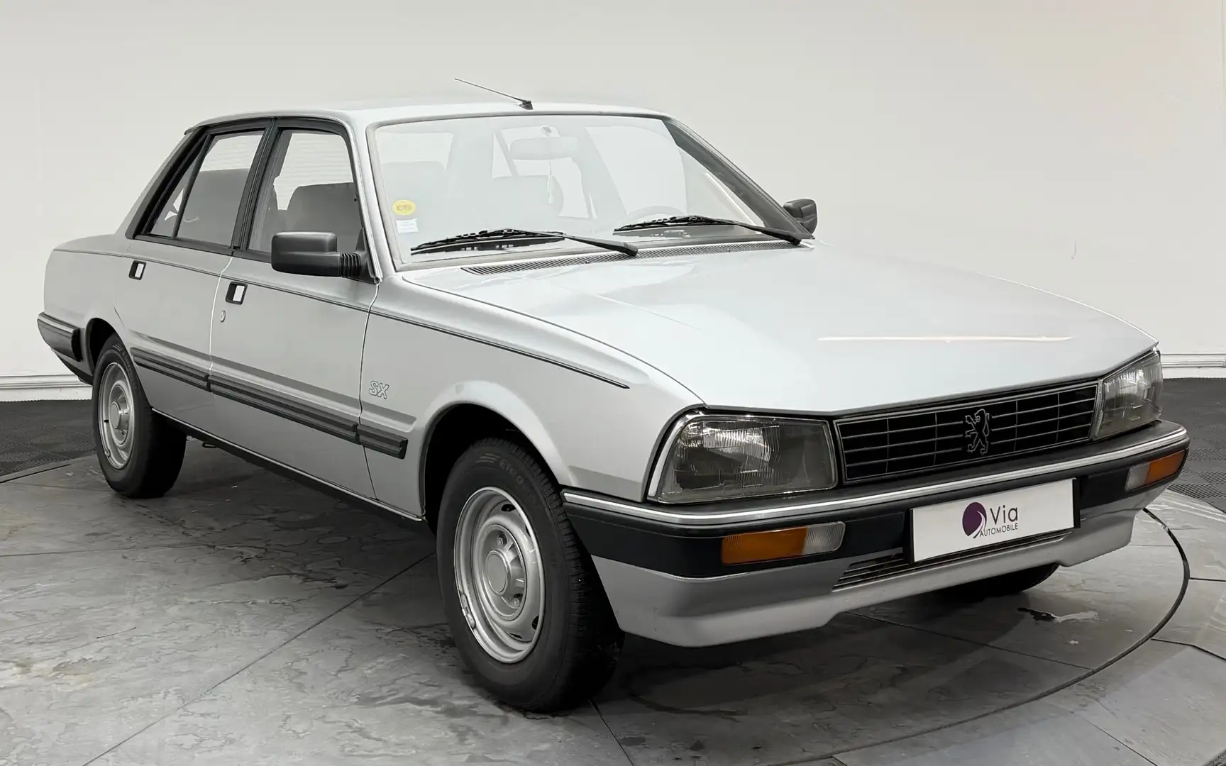 Peugeot 505 SXD 2.5d 75ch - Attelage - CG collection FFVE Grau - 2