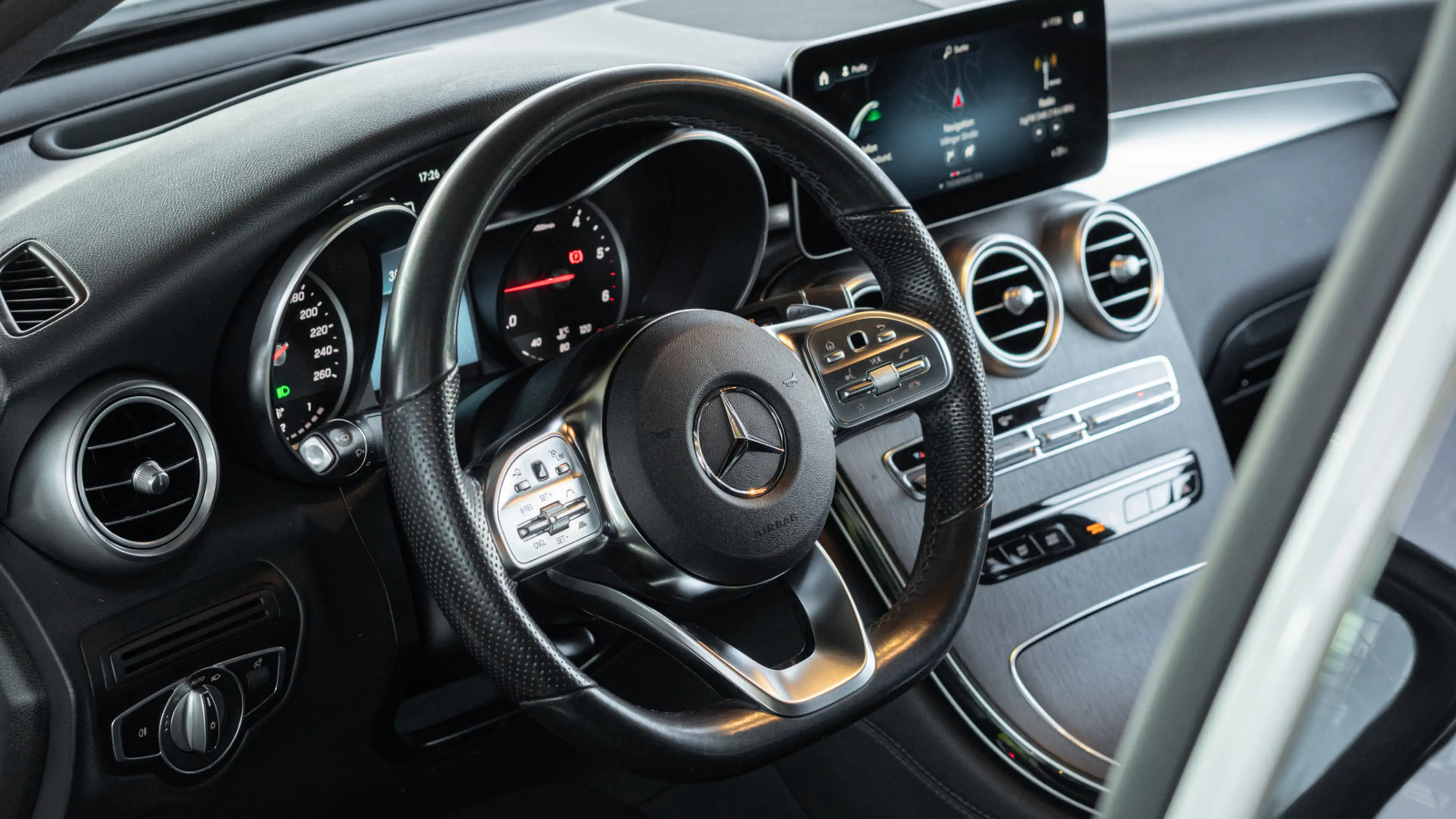 Mercedes-Benz GLC 220 d 4 MATIC AMG *ACC*360°*HUD*SCHIEBEDACH* — photo 10
