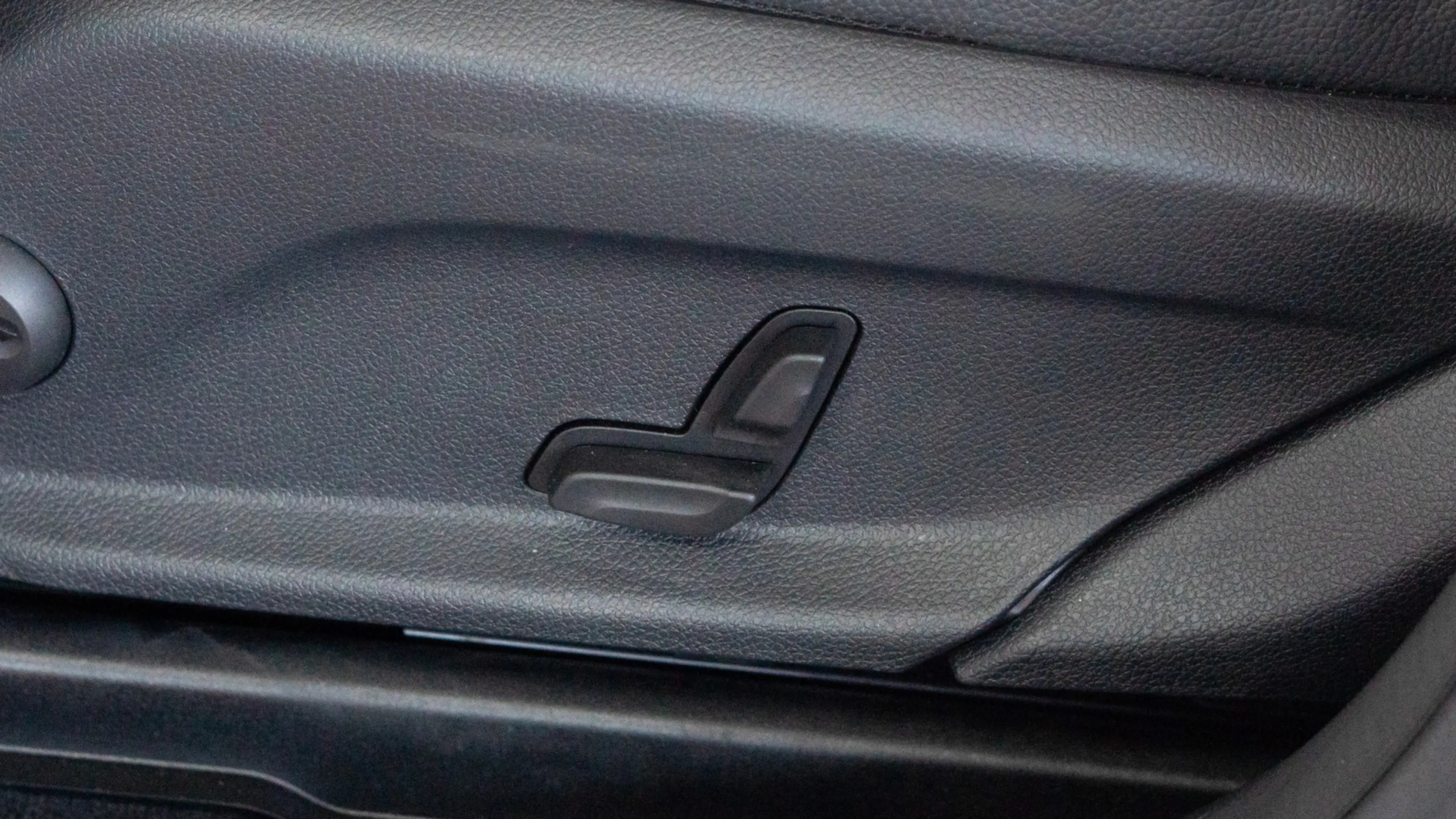 Mercedes-Benz GLC 220 d 4 MATIC AMG *ACC*360°*HUD*SCHIEBEDACH* — photo 14