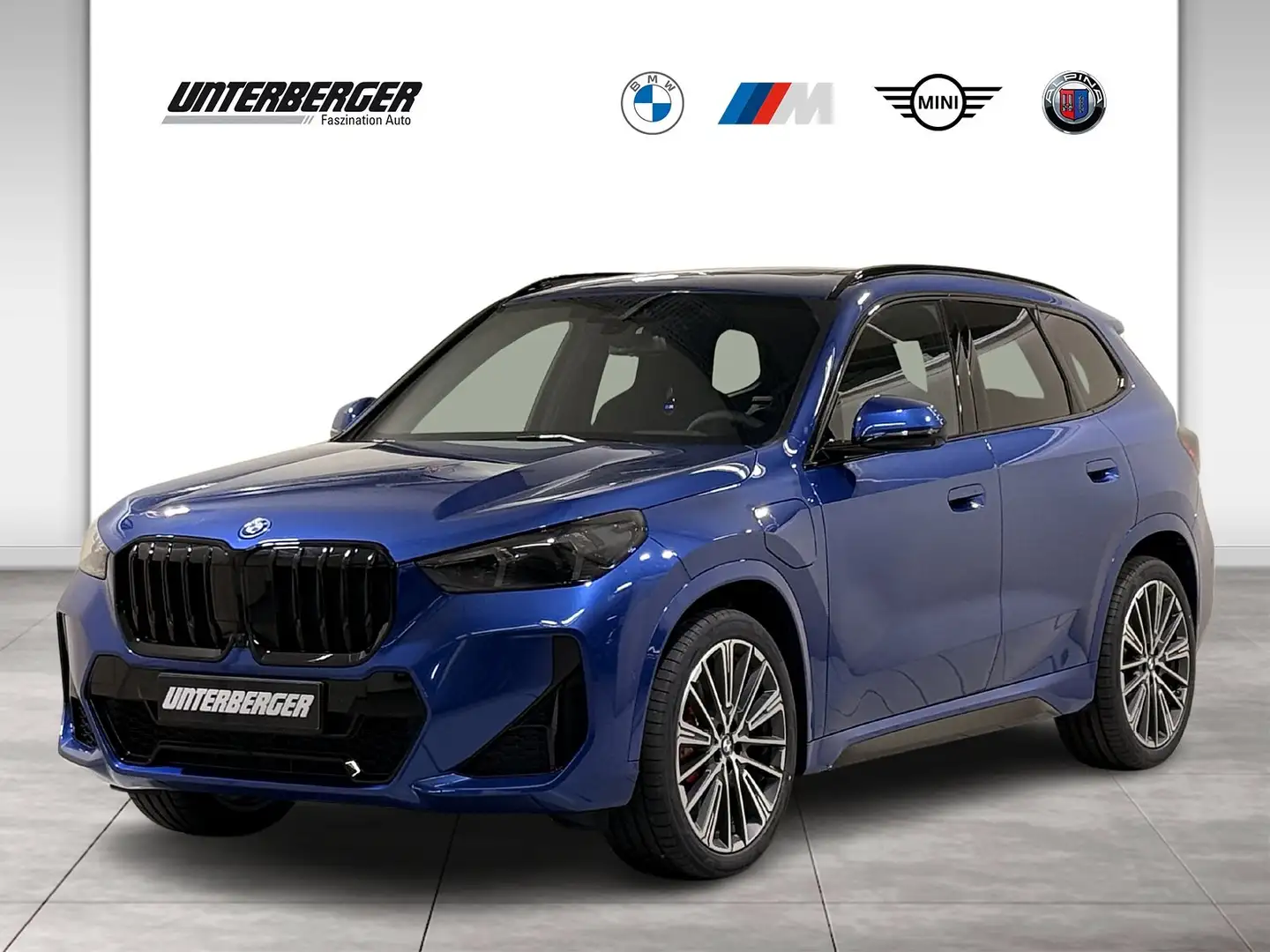 BMW X1 xDrive30e M Sport Pro DA+ PA+ HUD HK Pano AHK Blau - 1