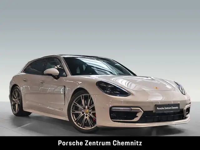 Porsche Panamera view 9