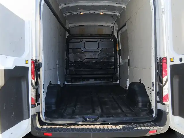 Ford Transit view 13