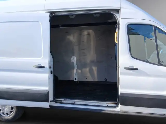 Ford Transit view 12