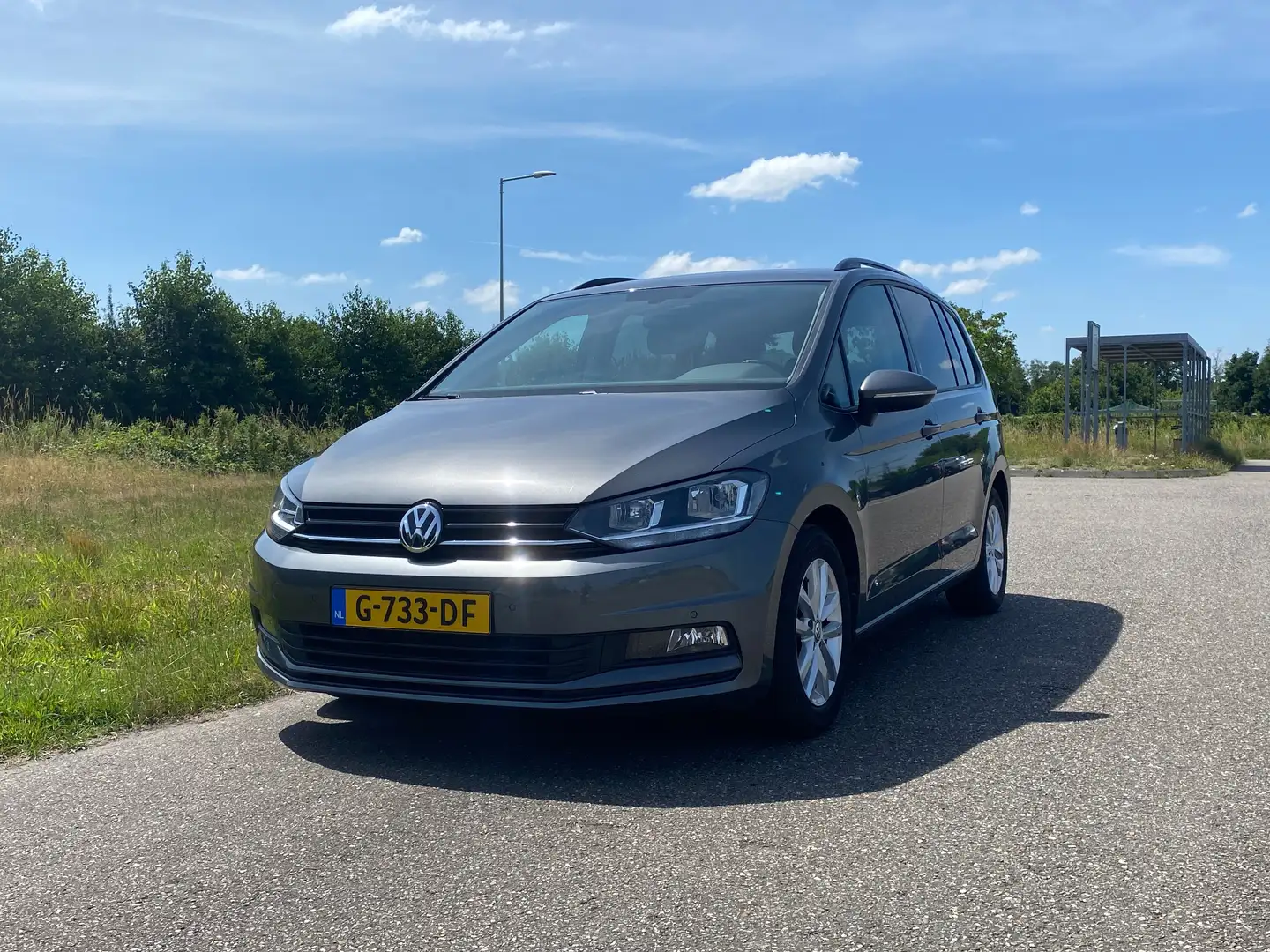 Volkswagen Touran Touran 1.4 TSI HL Bns R 7p Grijs - 1