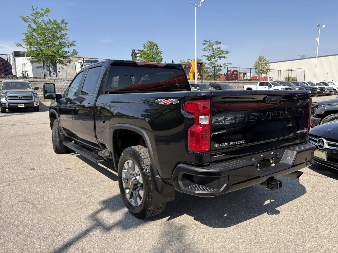Chevrolet Silverado 2500 photo Chevrolet Silverado 2500