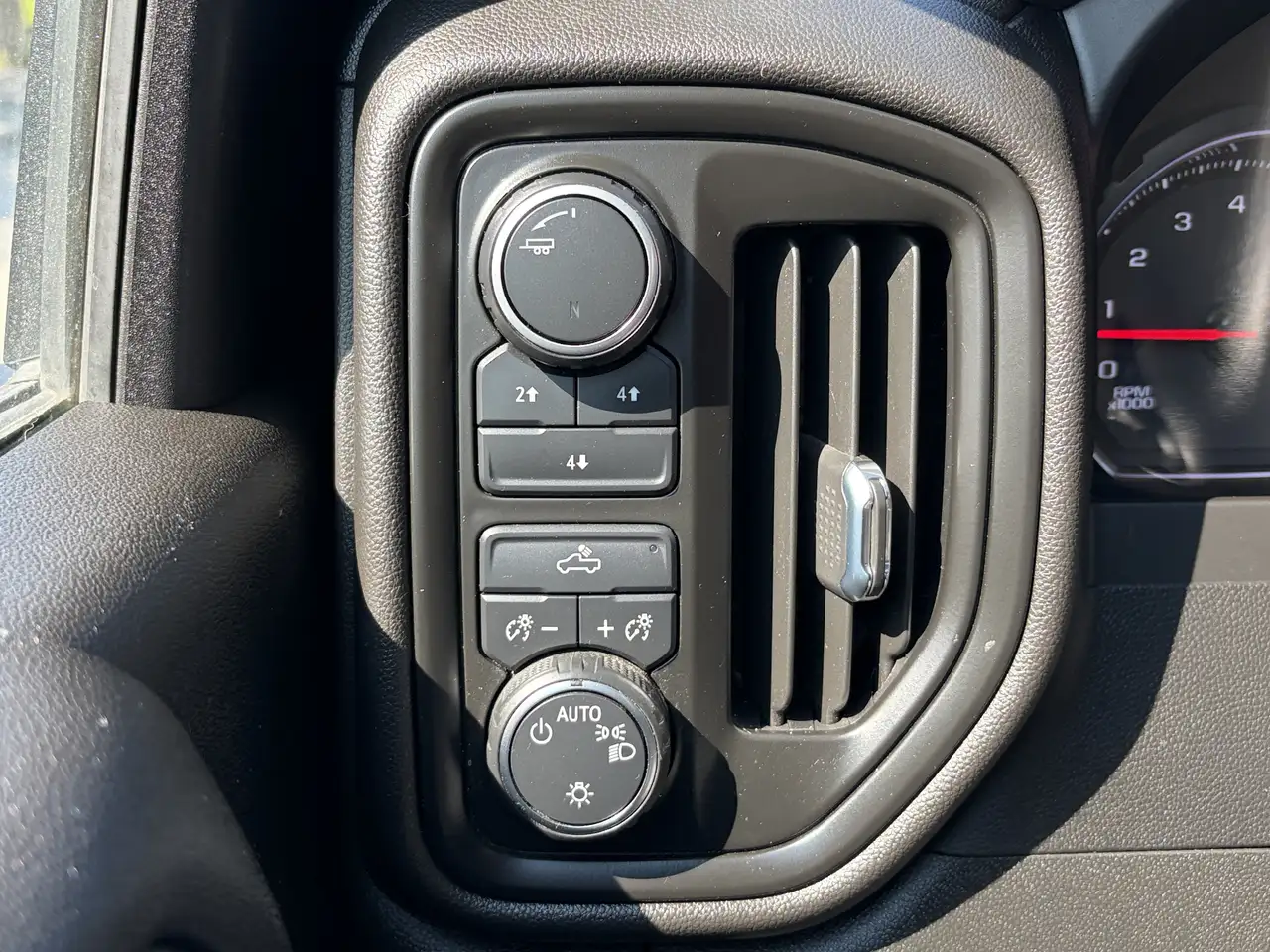 Chevrolet Silverado 2500 photo Chevrolet Silverado 2500