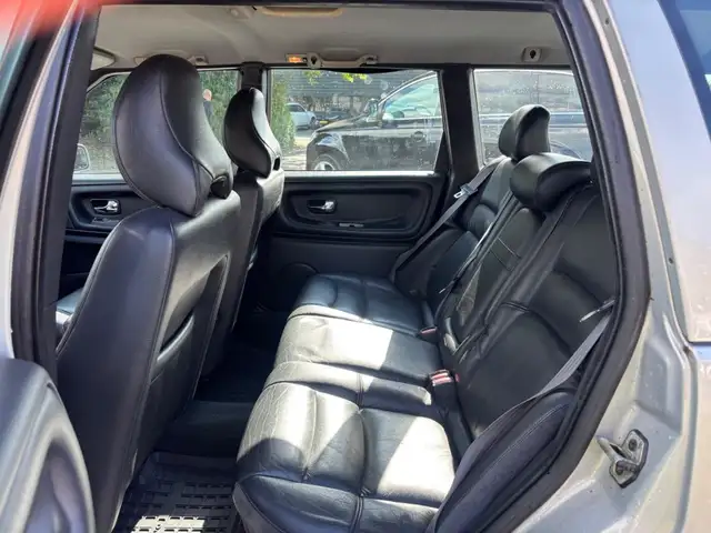 Volvo V70 view 17