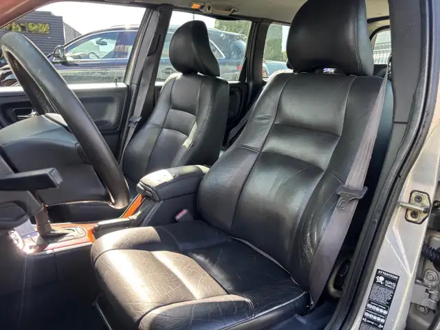 Volvo V70 view 11