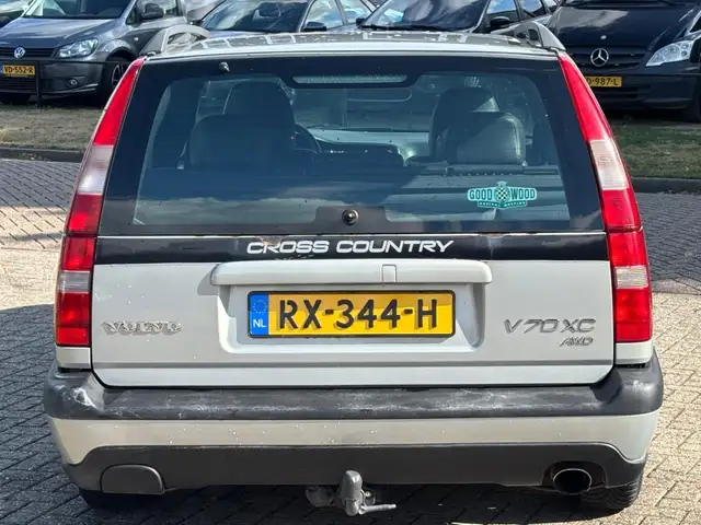 Volvo V70 view 6
