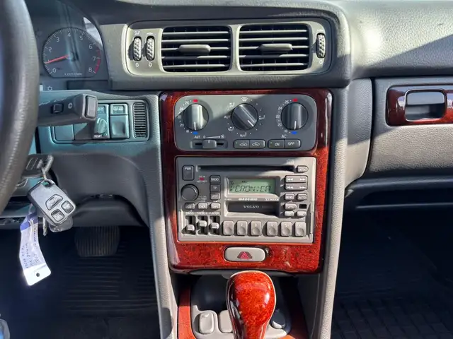 Volvo V70 view 14