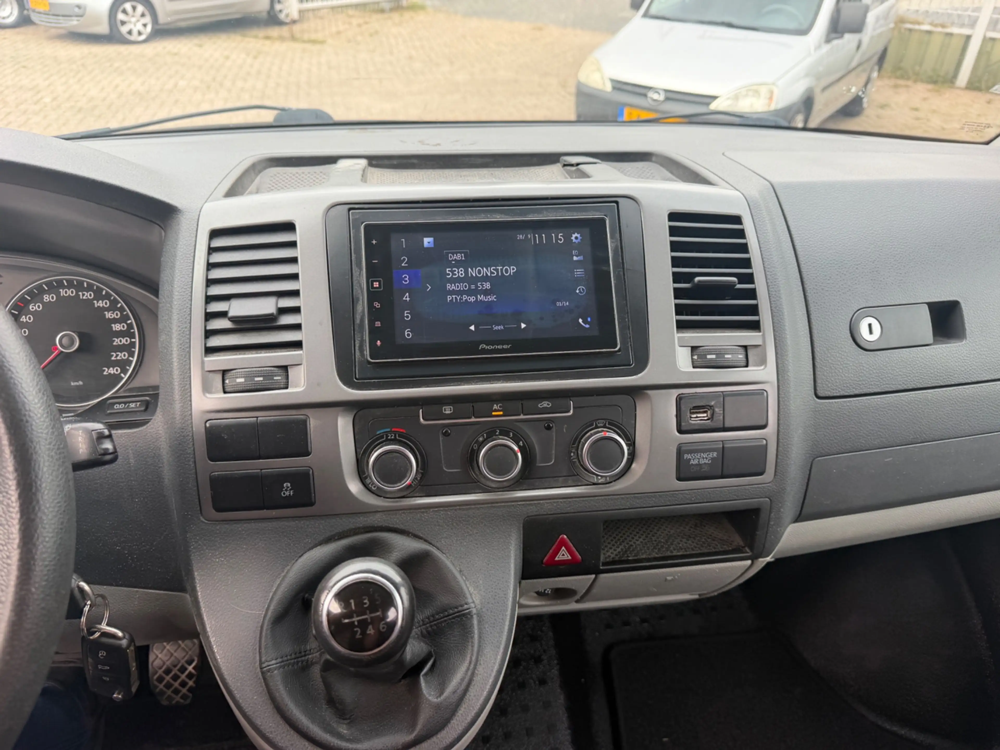 Volkswagen Transporter 2.0 TDI L2H1|180pk|dubbel cabine|airco|cruise.cont — photo 11