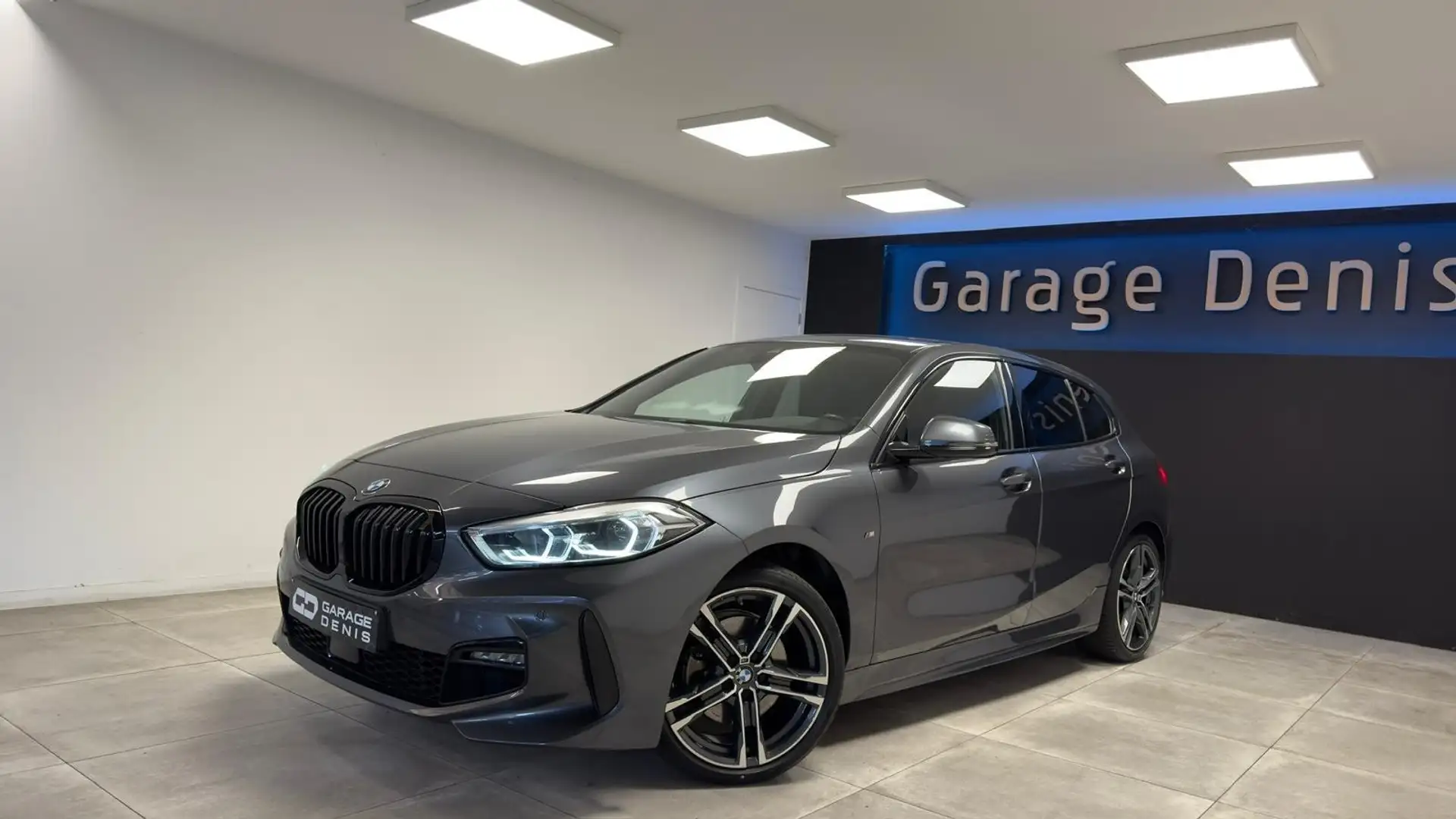 BMW 118 118iA **PACK M**BOITE-AUTO**LED**GPS**GARANTIE** Grijs - 1