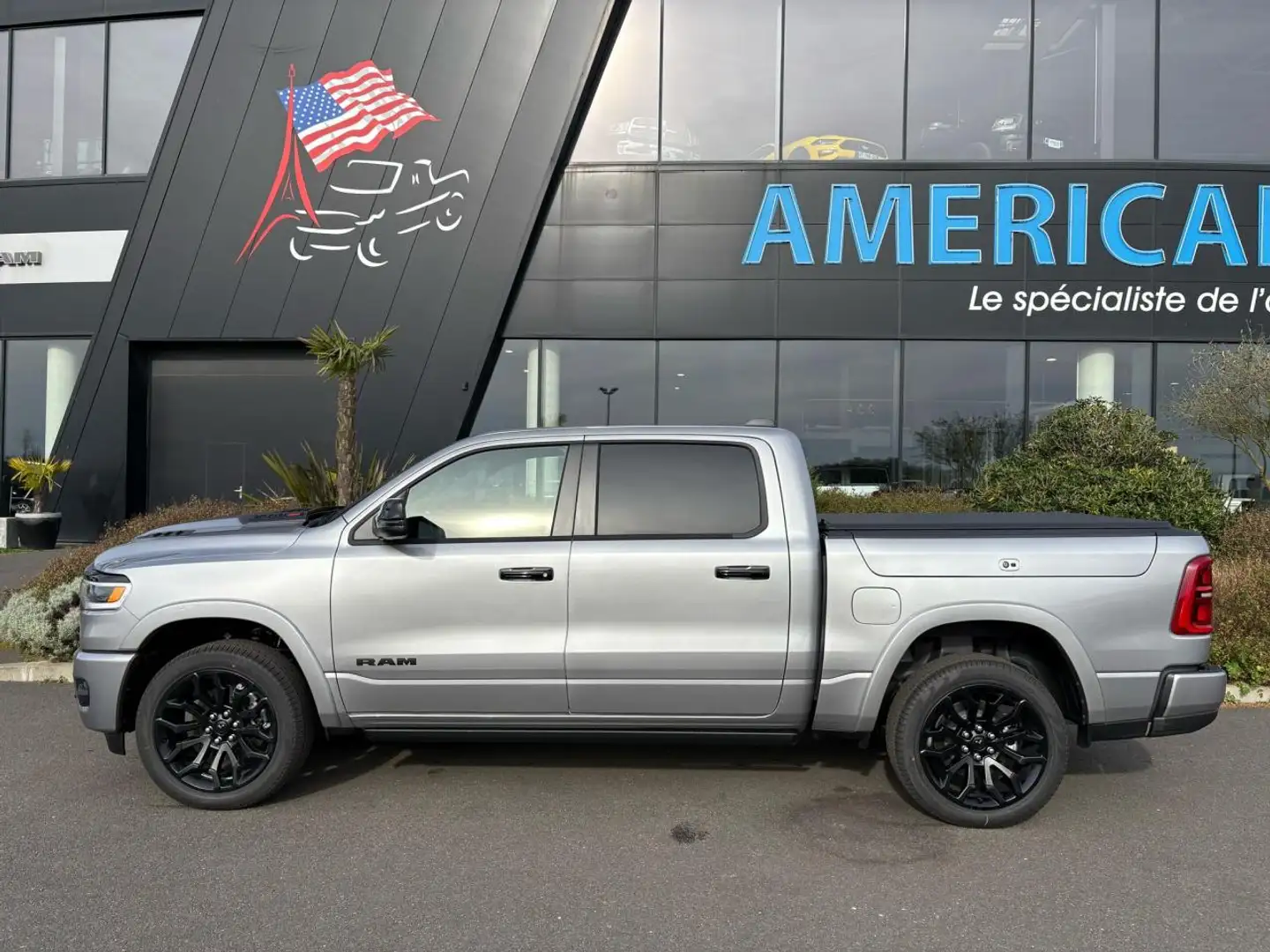 Dodge RAM 1500 CREW LIMITED NIGHT EDITION RAMBOX HAYON MULTI Gris - 2