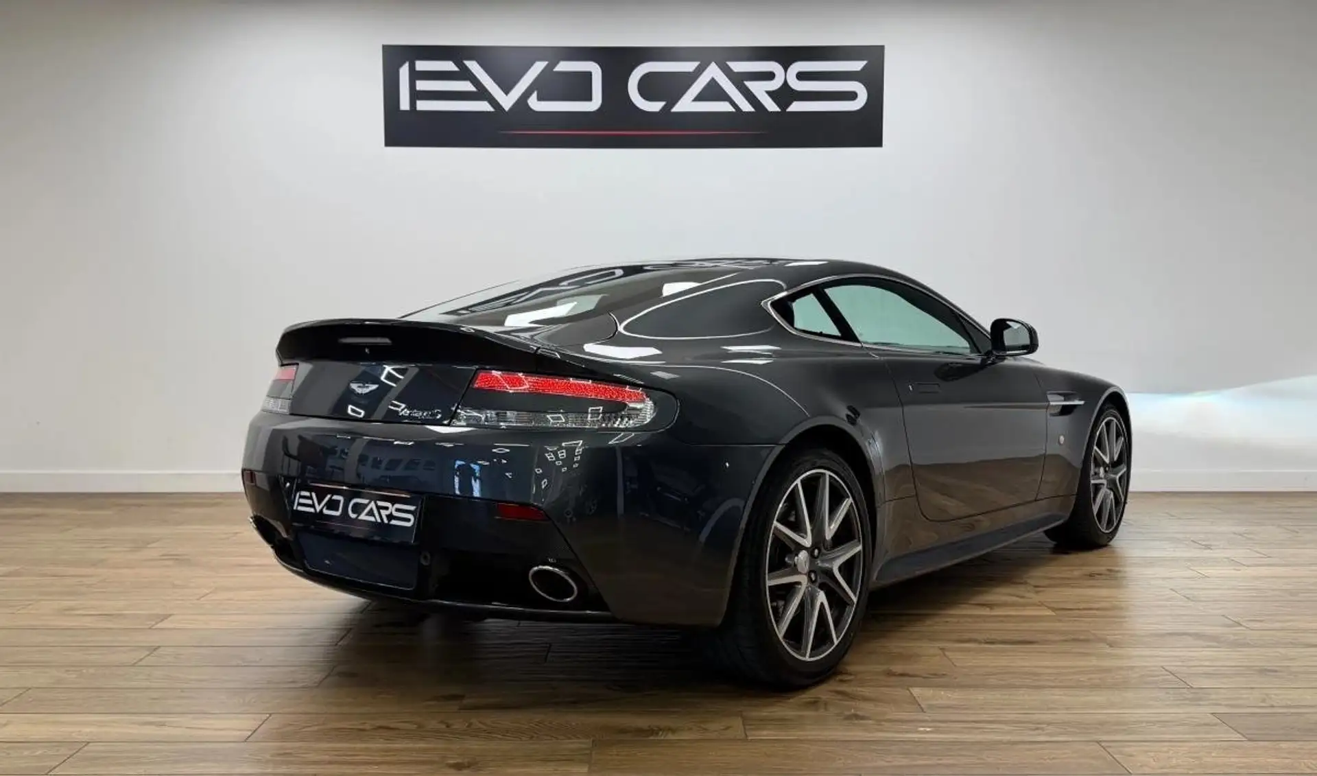 애스턴마틴 V8 2011 블랙 사진 2