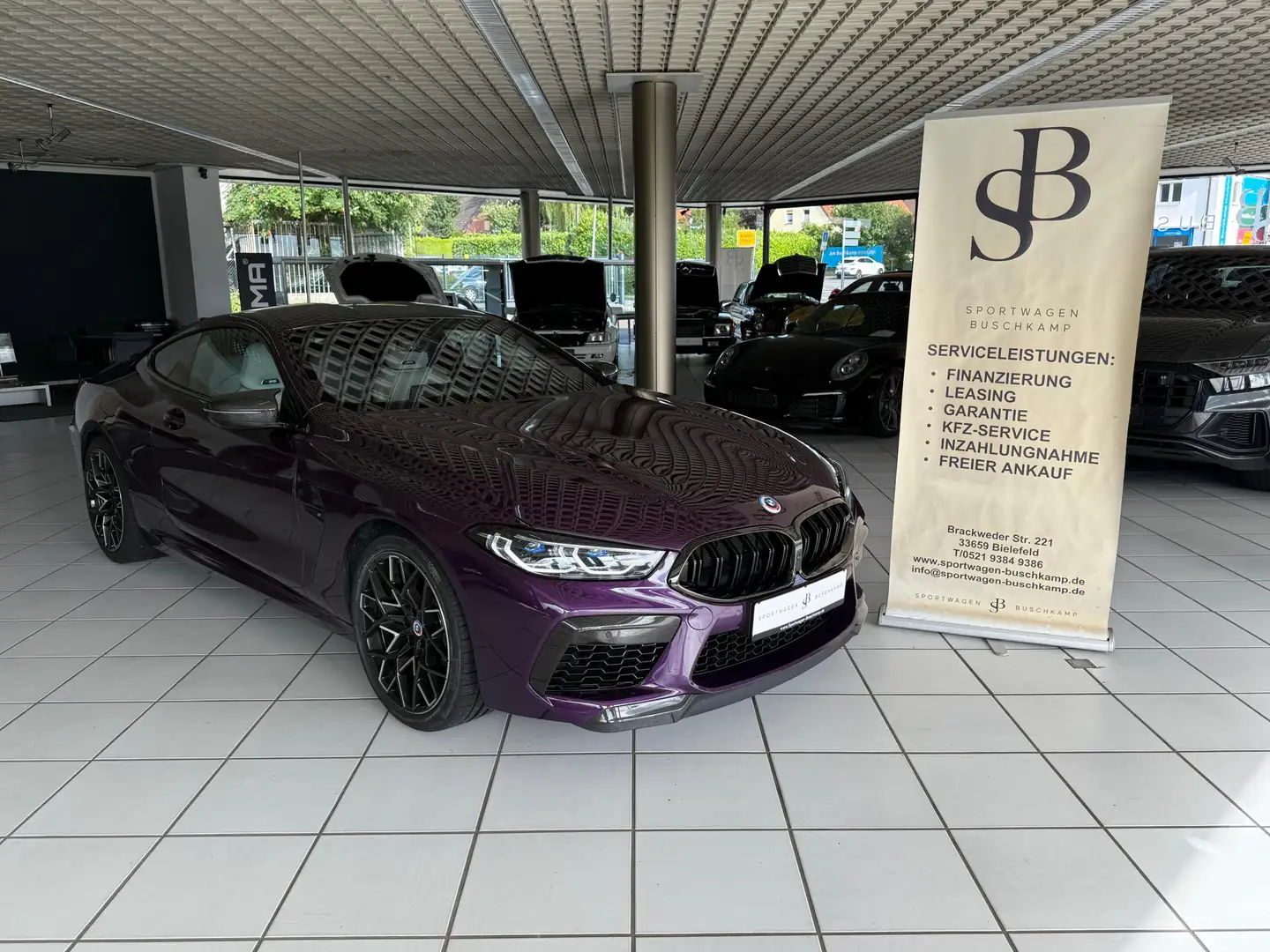 BMW M8 Competition INDIVIDUAL CARBON B&W 20LM 360° Violett - 1