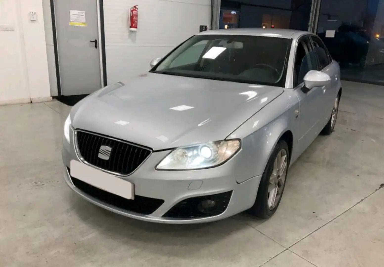 SEAT Exeo 2.0TDI CR Sport 143 Plateado - 2