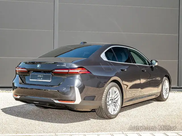 BMW I5 view 3