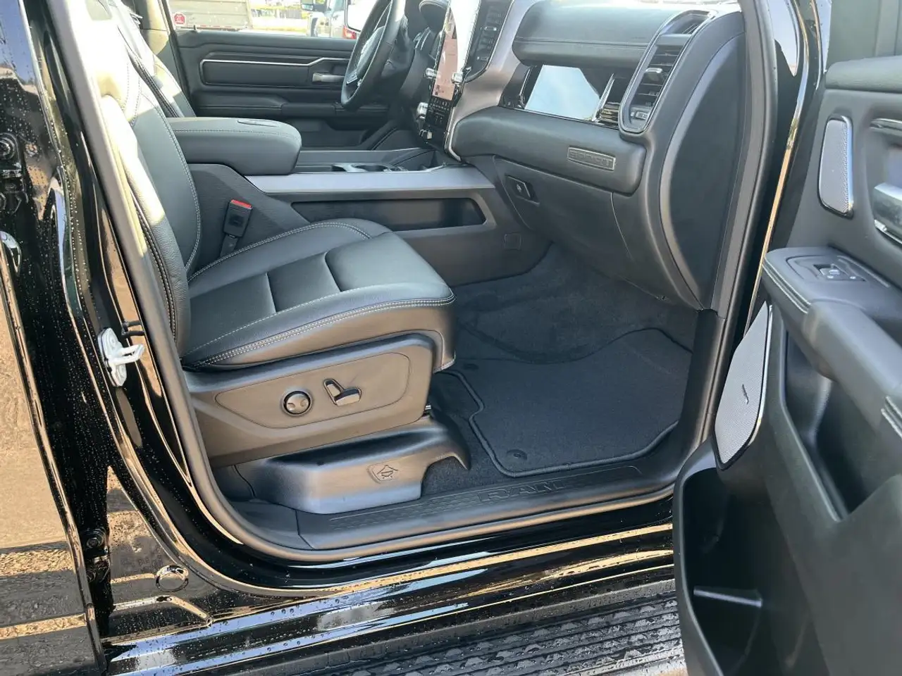 RAM 1500 photo RAM 1500