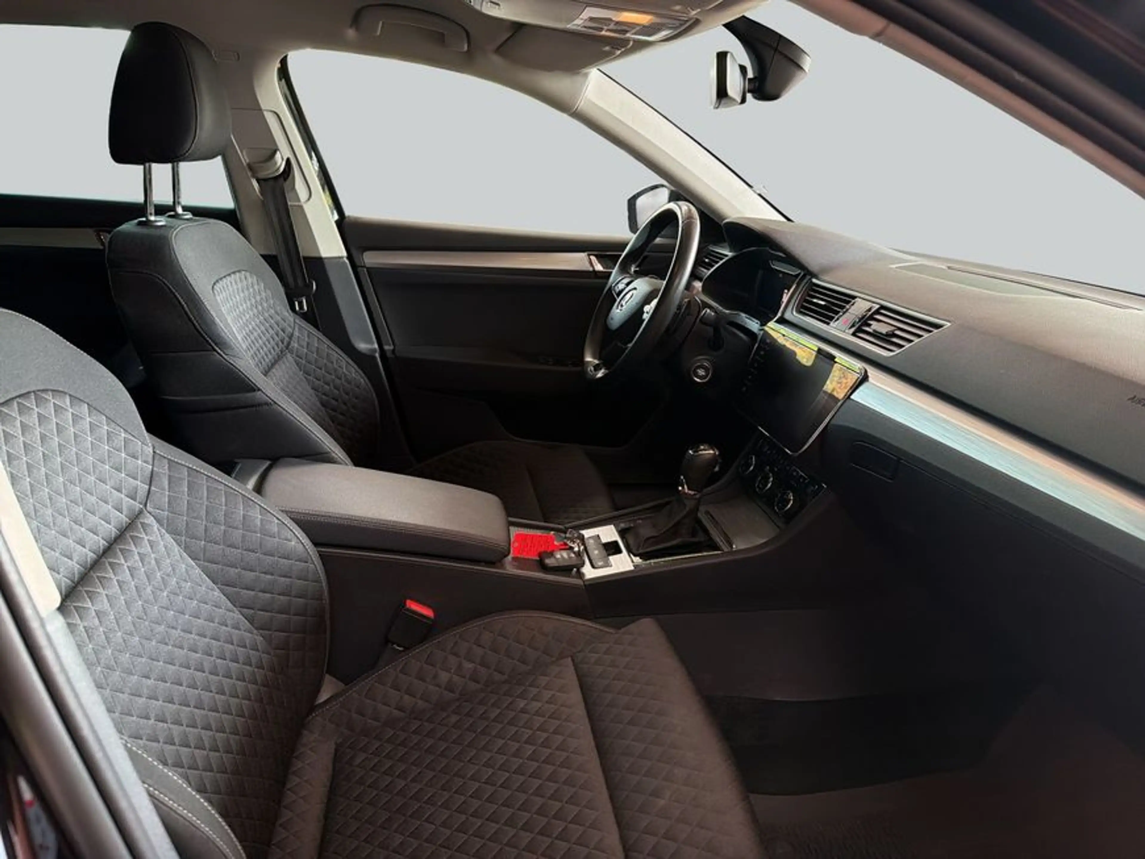 Skoda Superb Combi 1.4 TSI iV DSG Ambition AHK — photo 13