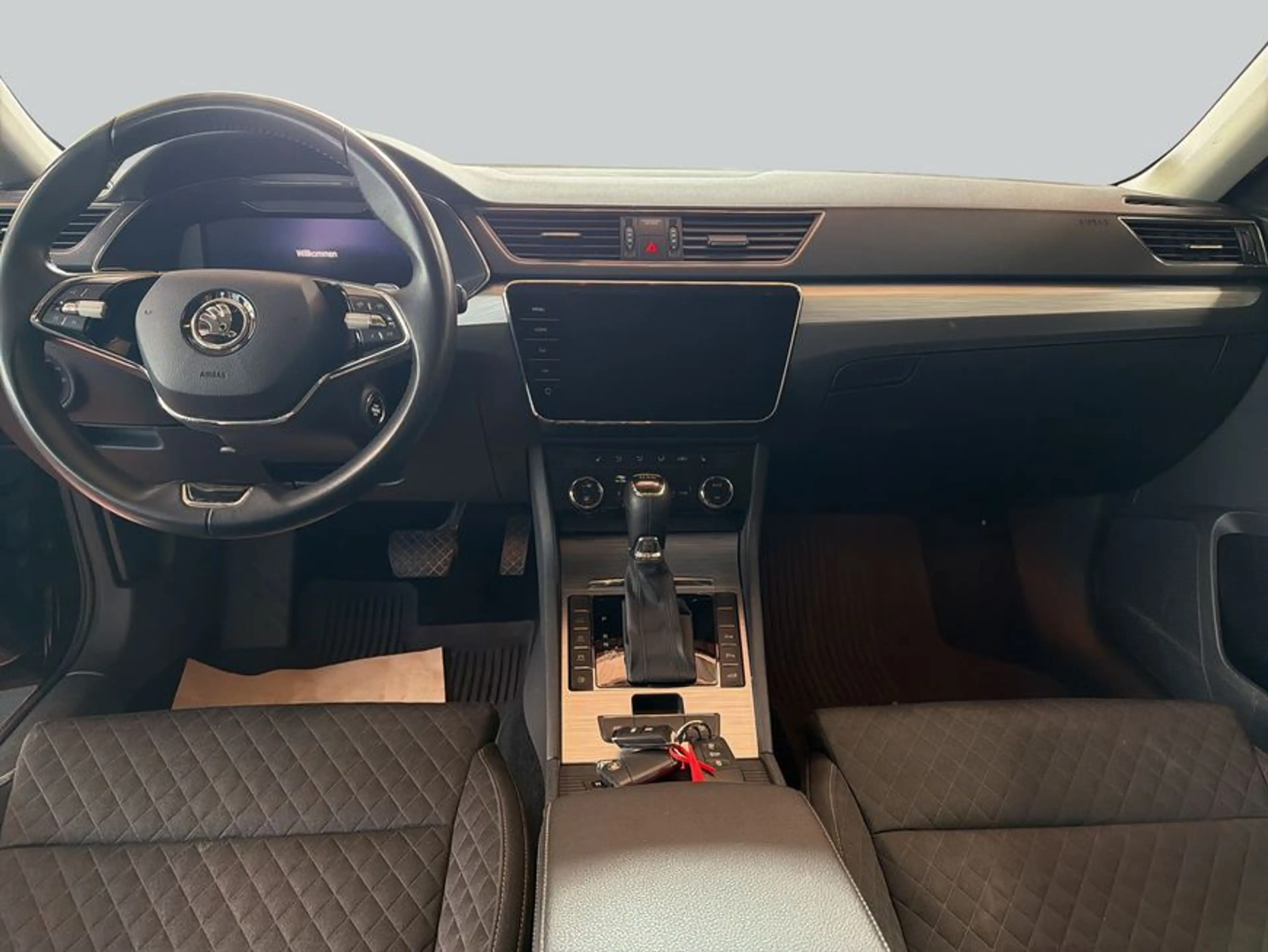 Skoda Superb Combi 1.4 TSI iV DSG Ambition AHK — photo 14