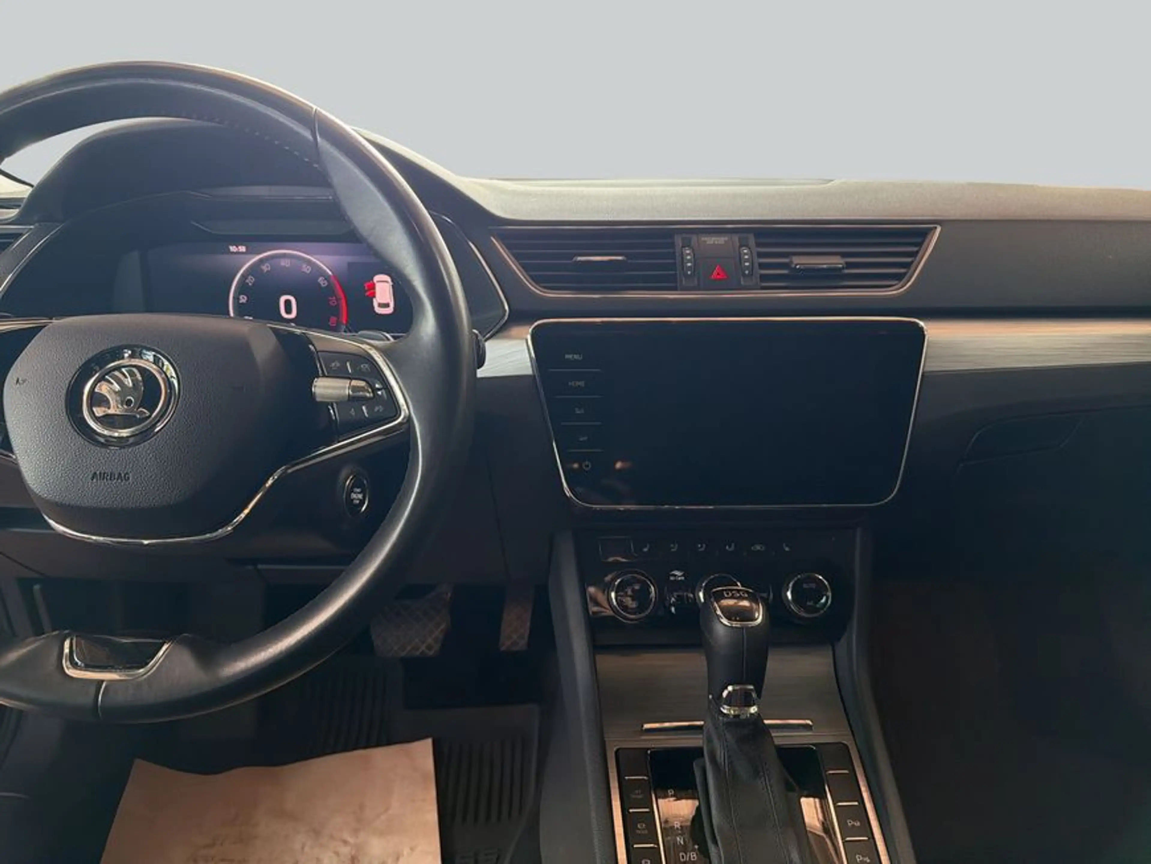 Skoda Superb Combi 1.4 TSI iV DSG Ambition AHK — photo 15