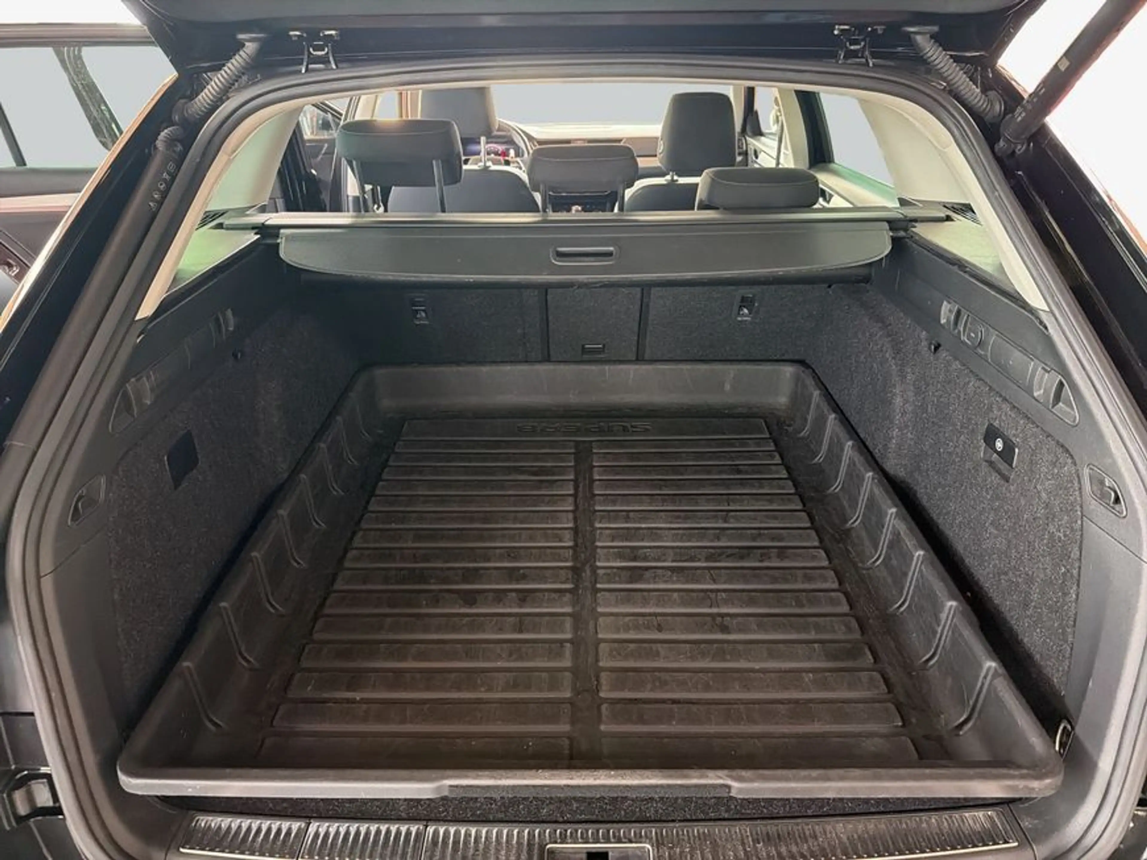 Skoda Superb Combi 1.4 TSI iV DSG Ambition AHK — photo 9
