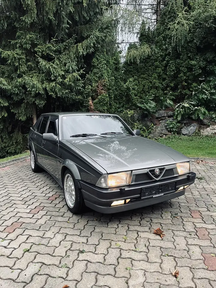 Alfa Romeo 75 2,0 Twin Spark S, foto 2