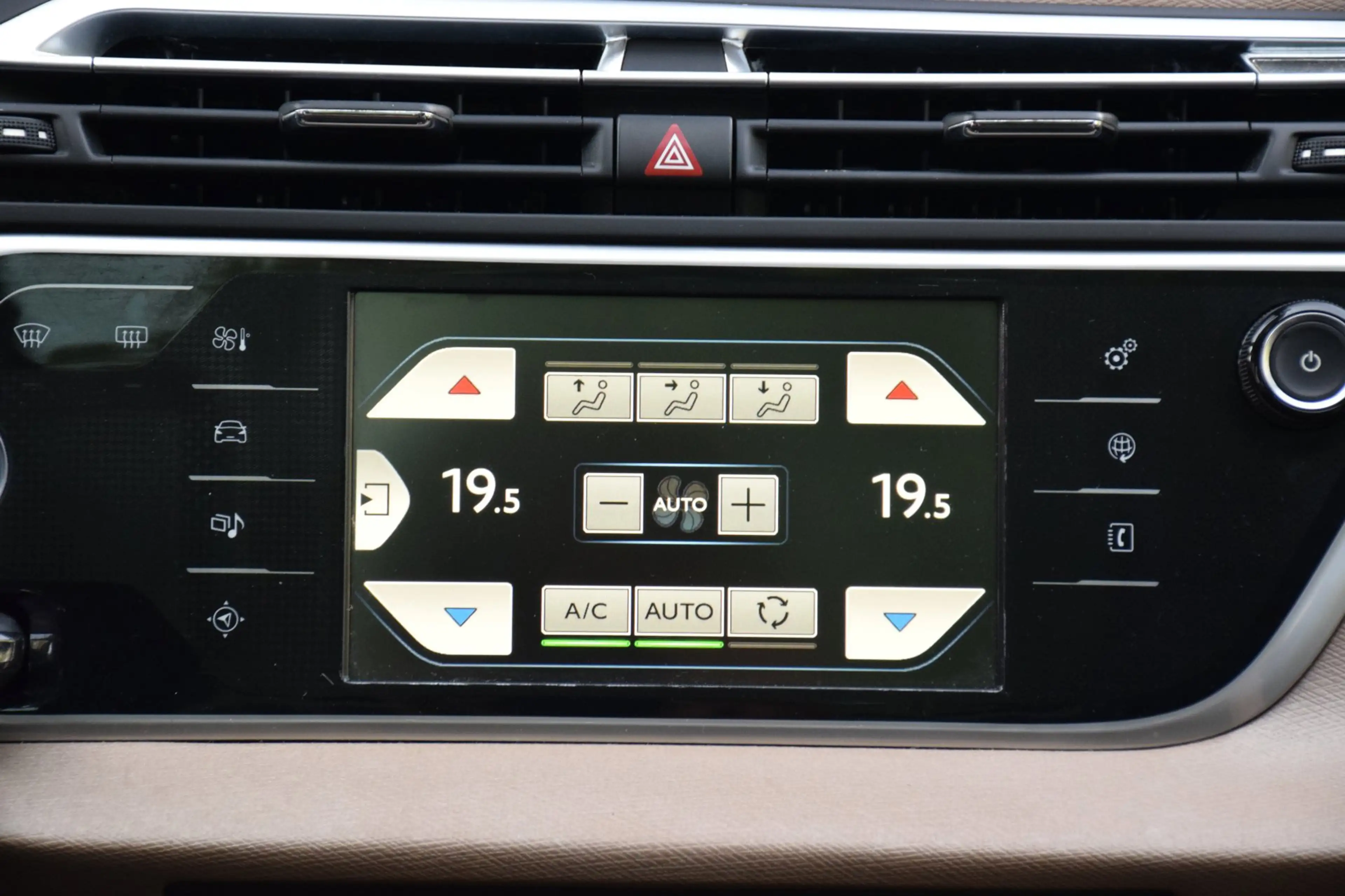 Citroen Grand C4 Picasso 1.2 PureTech Exclusive/Massage/JBL/ — photo 36