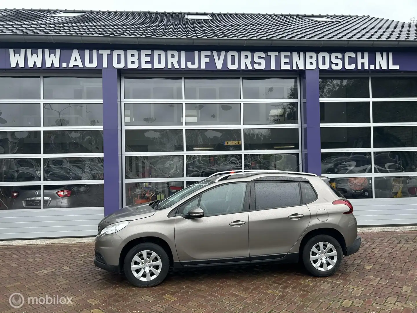 Peugeot 2008 1.2 PureTech Blue Lion * AIRCO * PDC Grijs - 2
