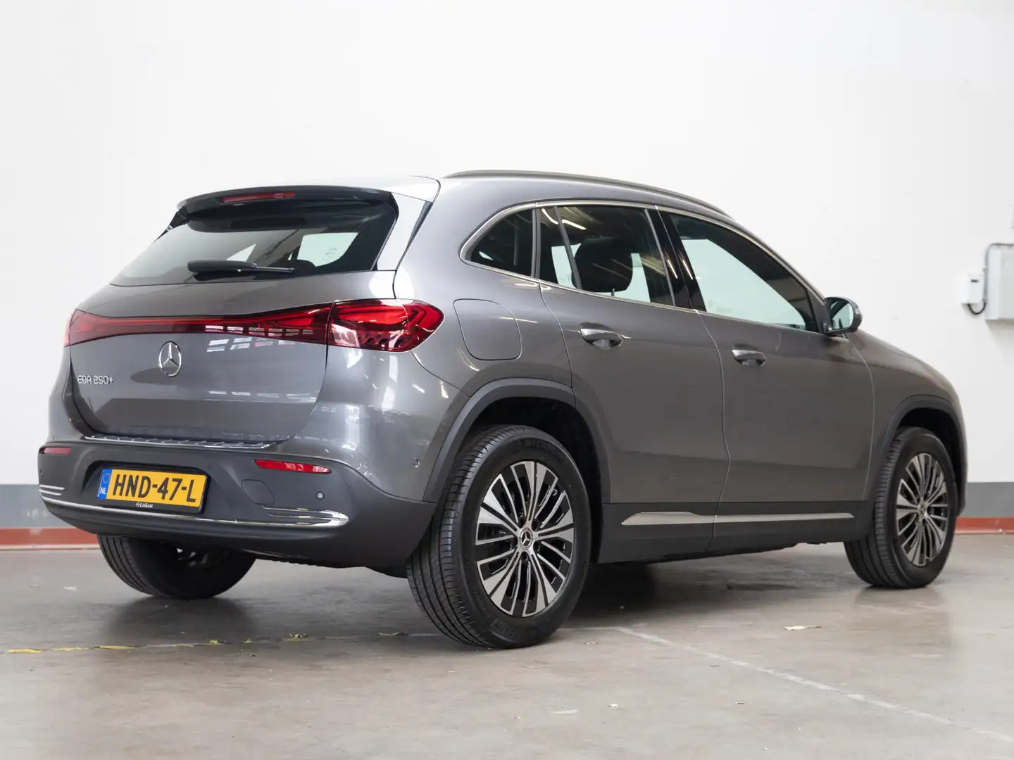 Mercedes-Benz EQA 250 250+ Business Line LIMITED Grijs - 2