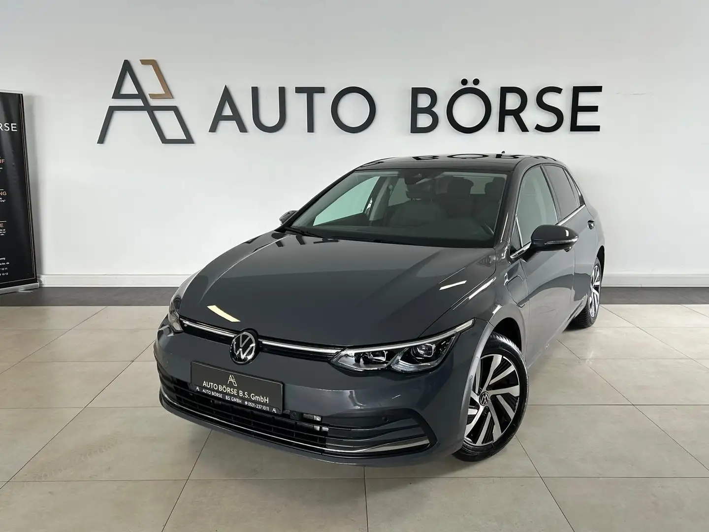 Volkswagen Golf VIII Lim. e-Hybrid*STYLE*PANO*CAM*AHK*LED* Grau - 1