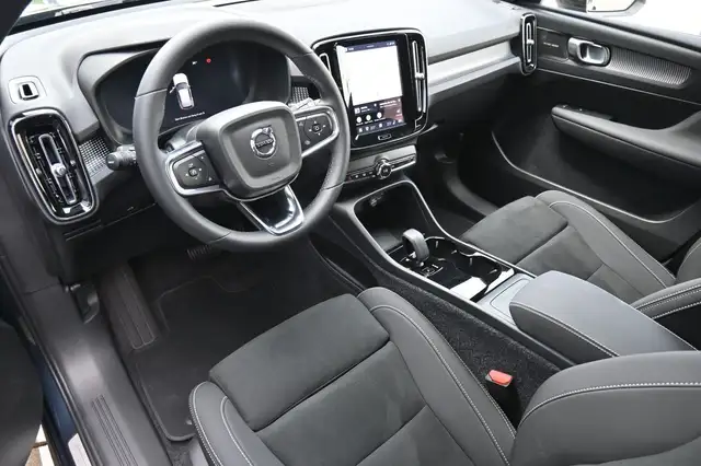 Volvo Ex40 view 13