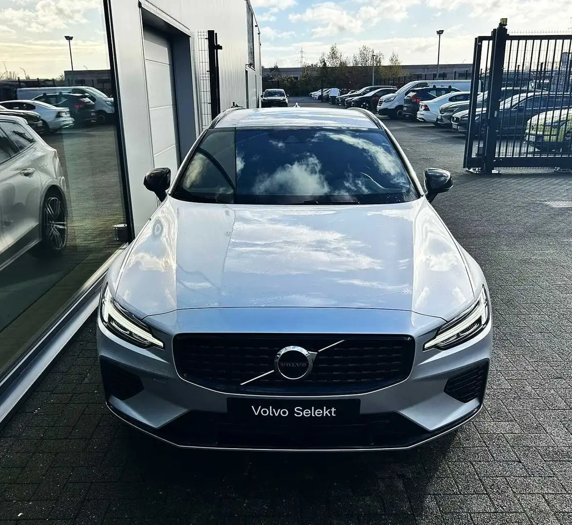 Volvo V60 R-Design, T6 AWD plug-in hybrid Gris - 2