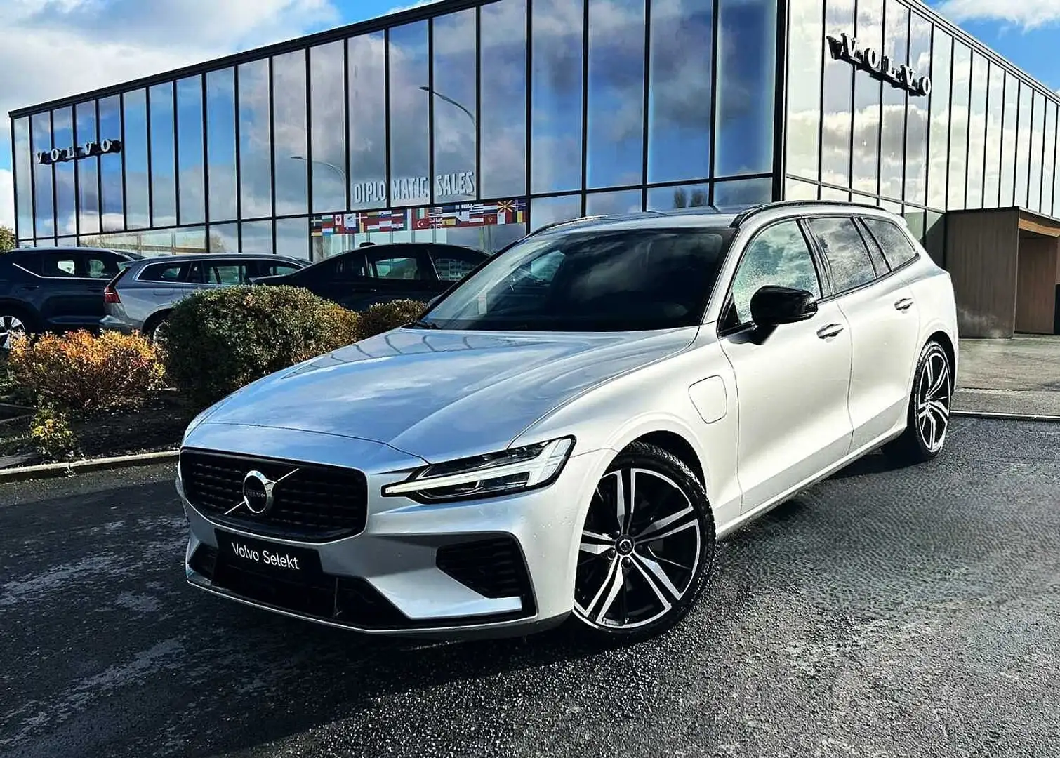 Volvo V60 R-Design, T6 AWD plug-in hybrid Gris - 1
